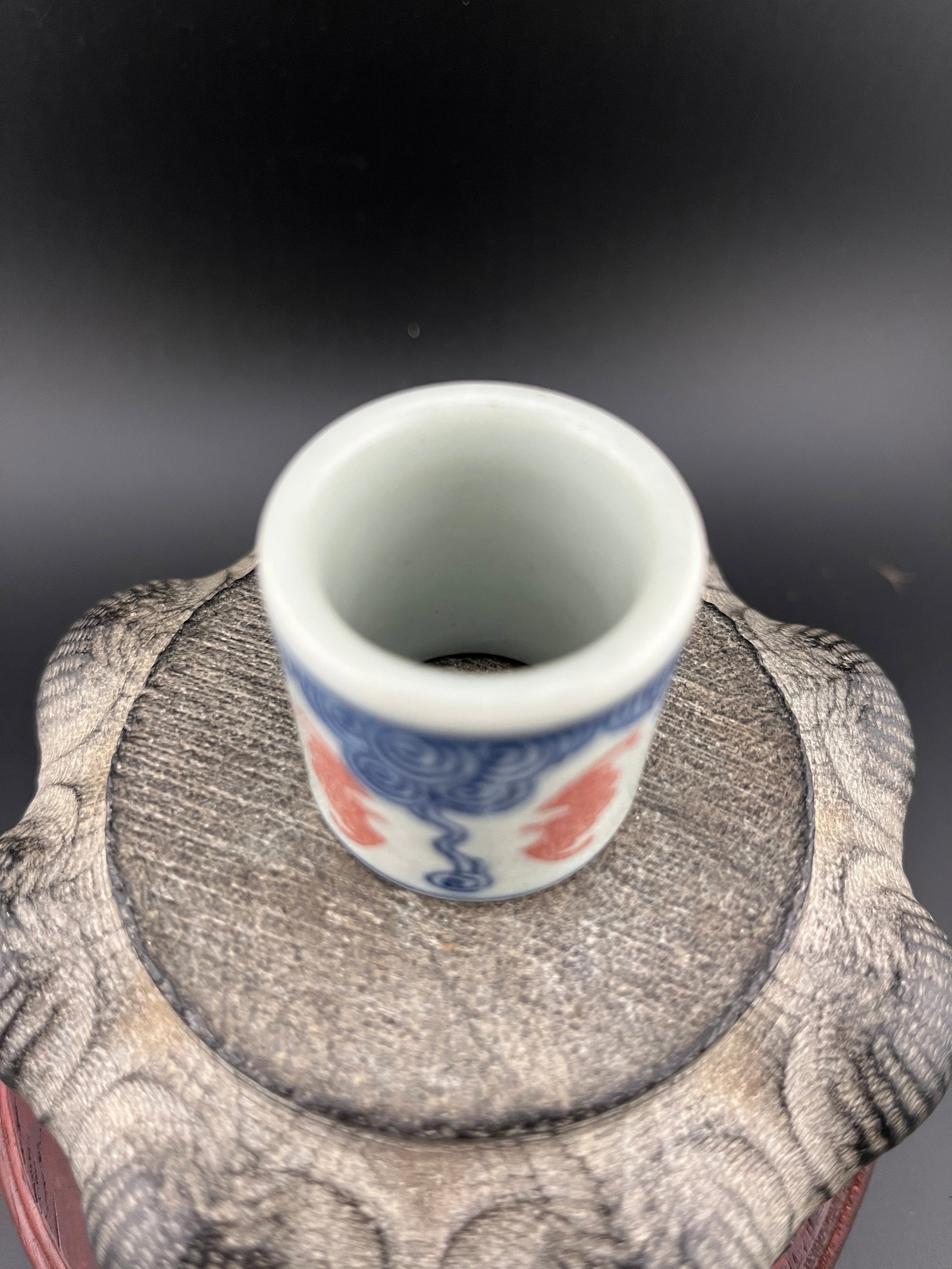 A FINE BAT PATTERN PORCELAIN THUMB RING - 5