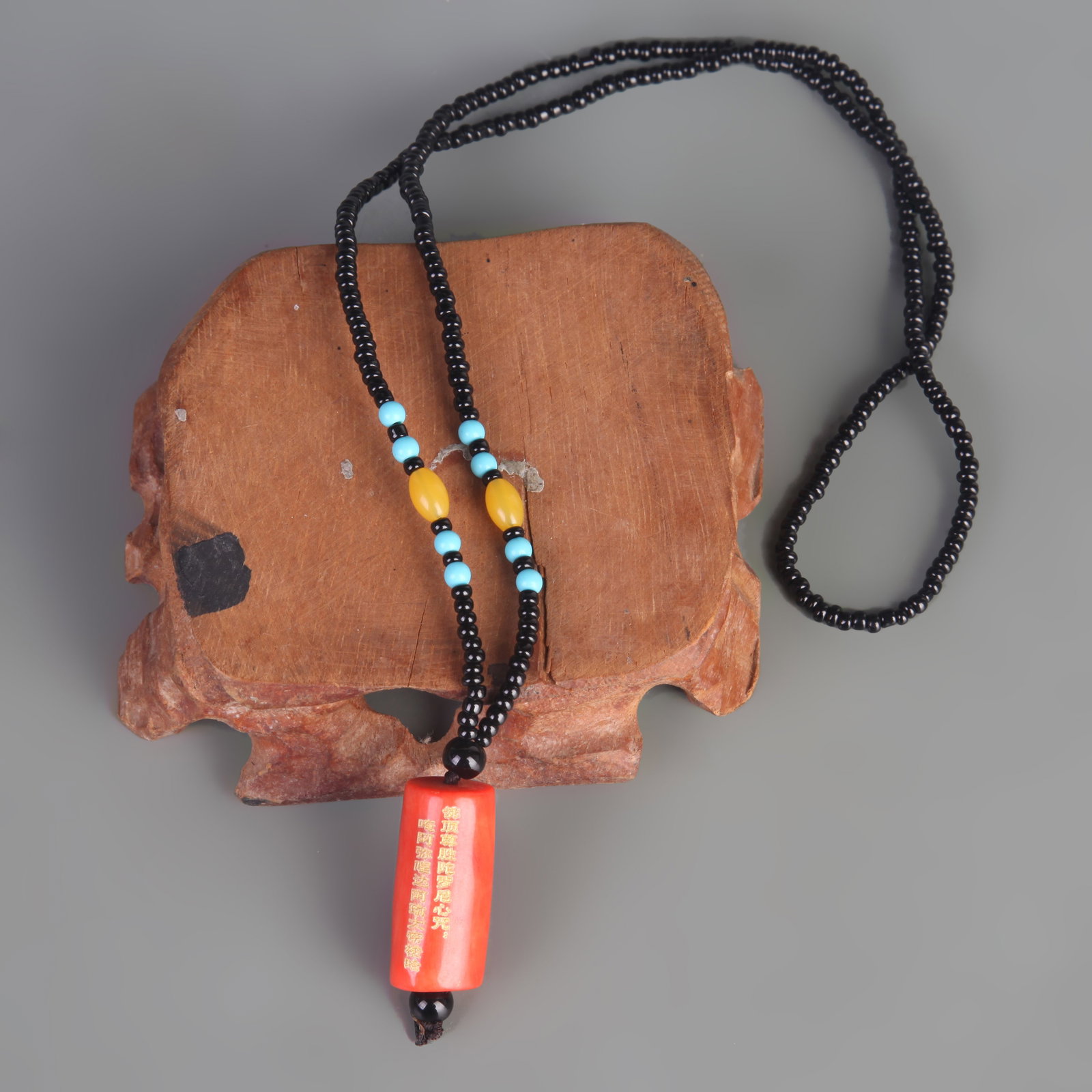 A FINE CORAL NECKLACE: Modern; Long: 1.2 inch; Width: 0.5 inch; Wooden base for picture and display only.