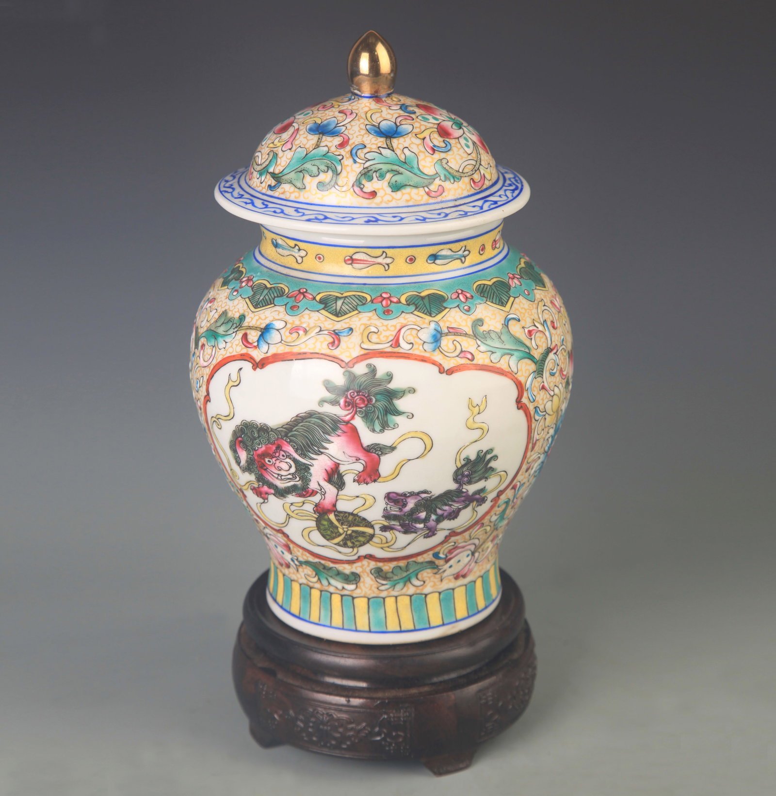 RARE FAIENCE COLOR LION PLAYING PATTERN GENERAL VASE: Qing Dynasty Qian Long Period; High: 9.0 inch Diameter: 3.5 inch; Wooden base for picture and display only.