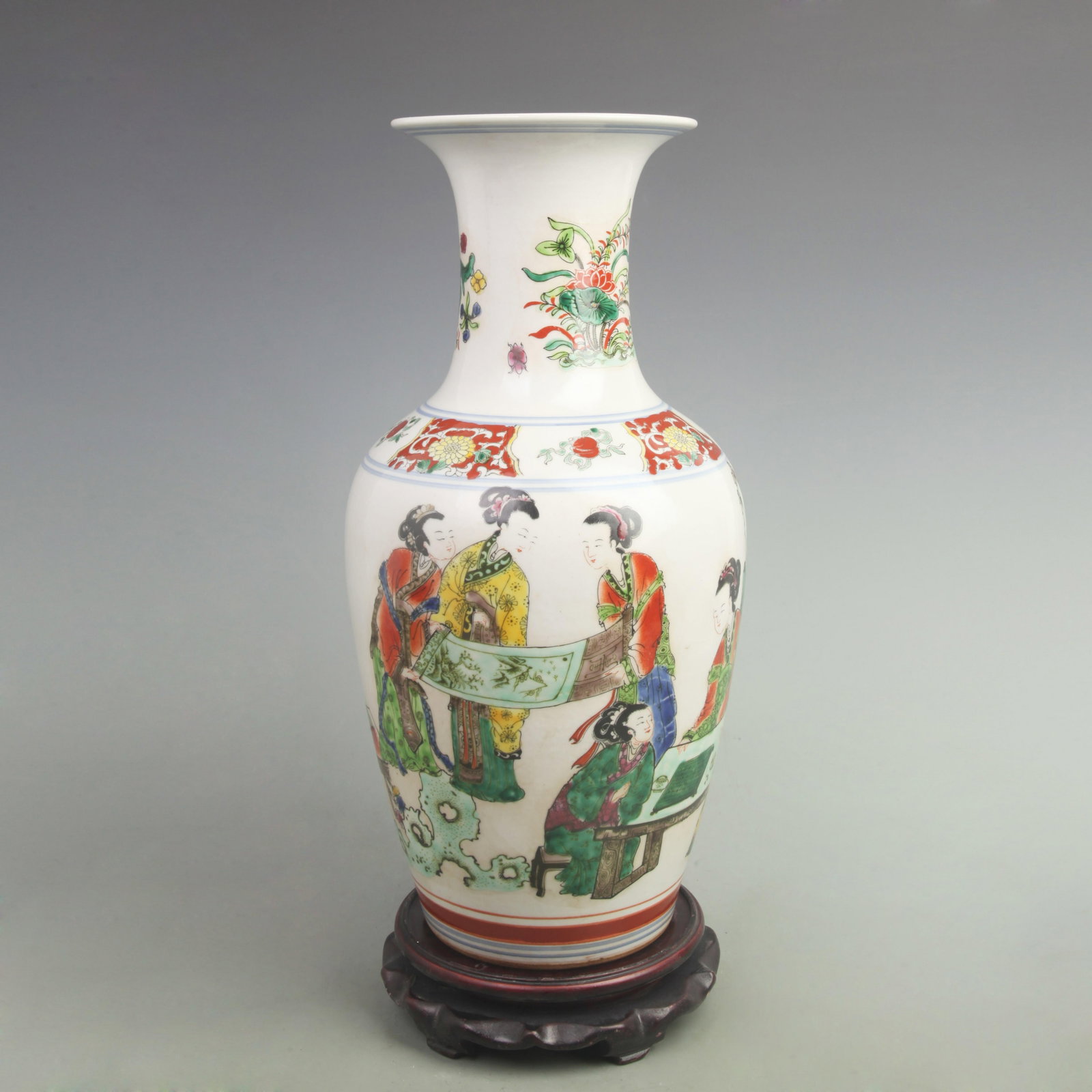 A FAMILLE ROSE FEMALE PATTERN PORCELAIN VASE (1 of 5)