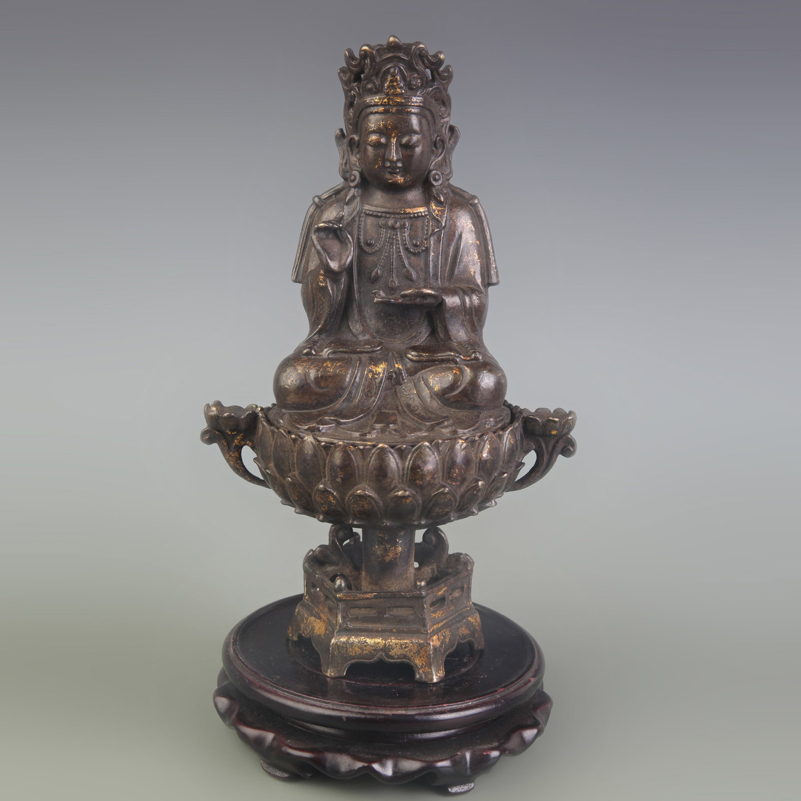 A FINE BONZE GUANYIN SITTING STATUE: Qing Dynasty; High: 9.1 inch; Wooden base for picture and display only.