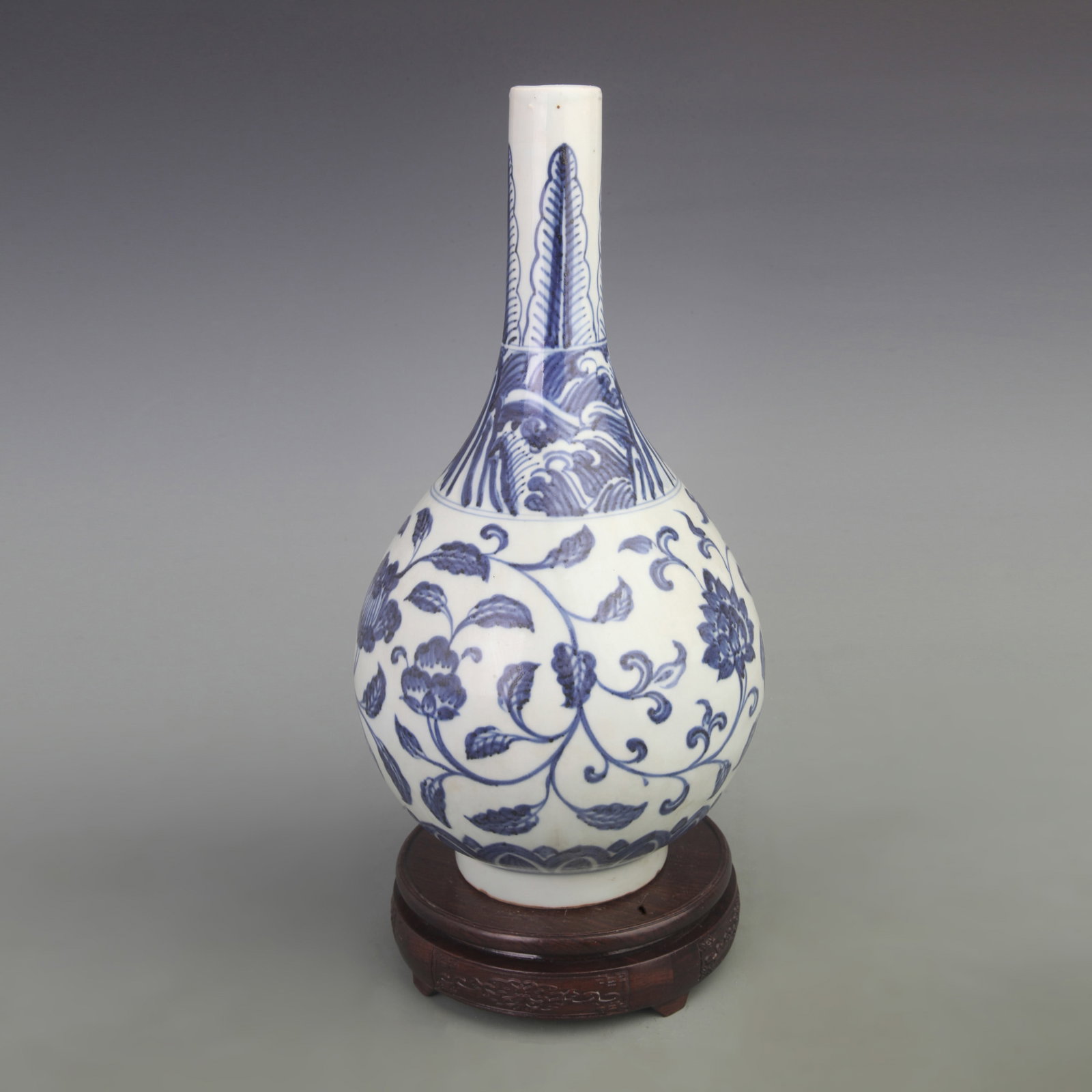 BLUE AND WHITE FLOWER PATTERN PORCELAIN BOTTLE: Ming Dynasty Style, Diameter: 7.3 inch; High: 14.0 inch. Wooden base for picture and display only.