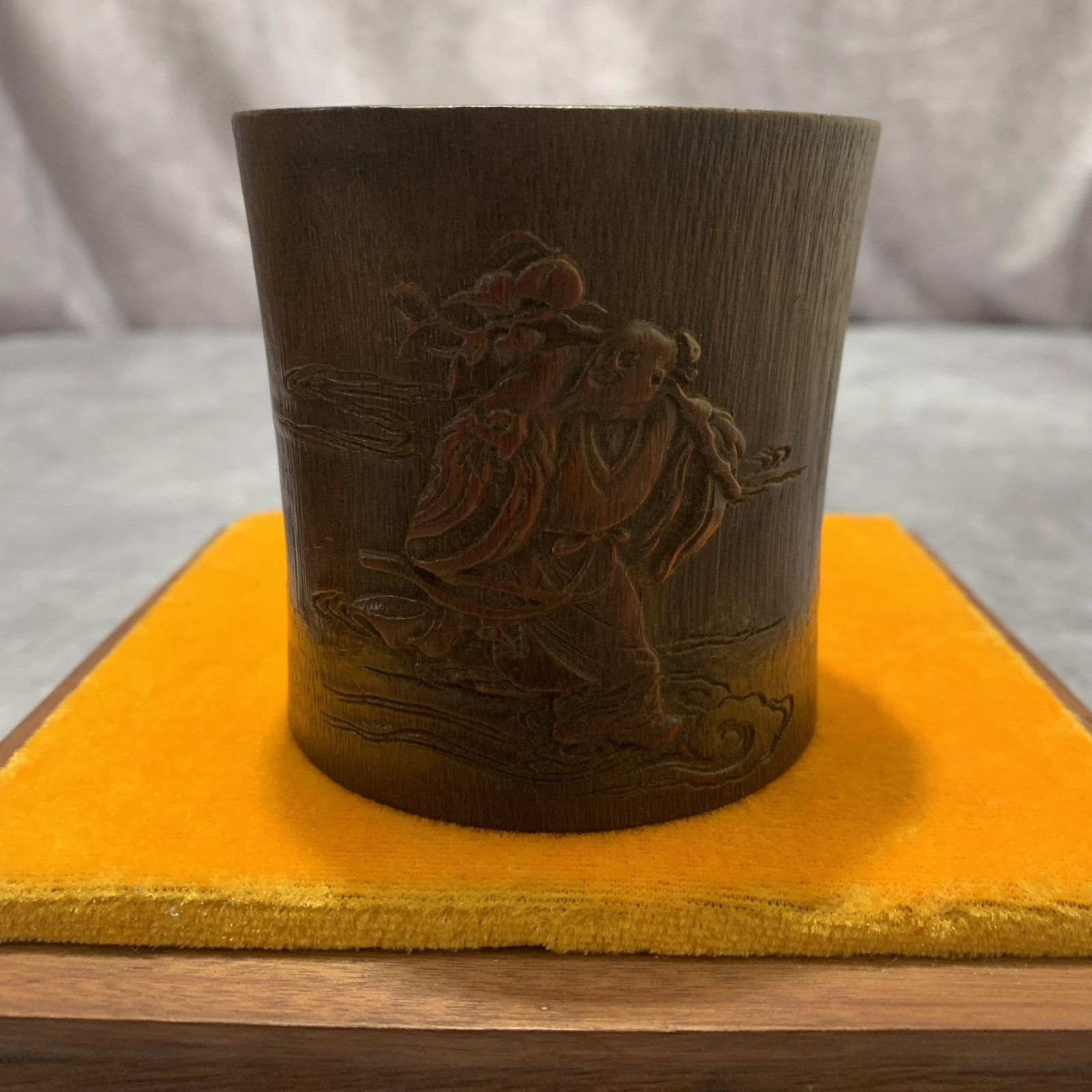 A FINELY CARVED BOXWOOD MADE PEN HOLDER (1 of 5)