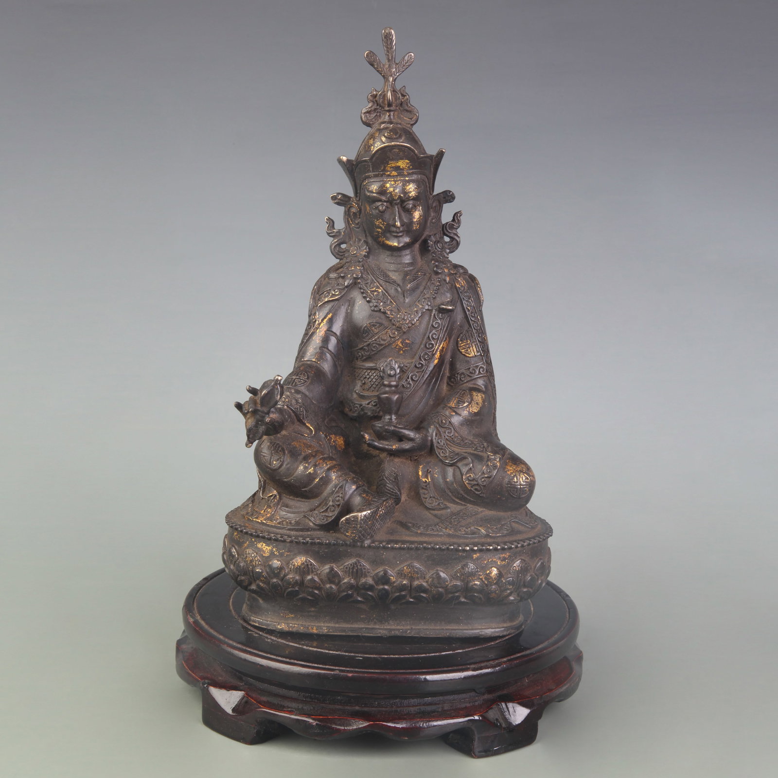 A FINE GTIBETAN BUDDHIST STATUE: Qing Dynasty; High: 9.6 inch; Wooden base for picture and display only.