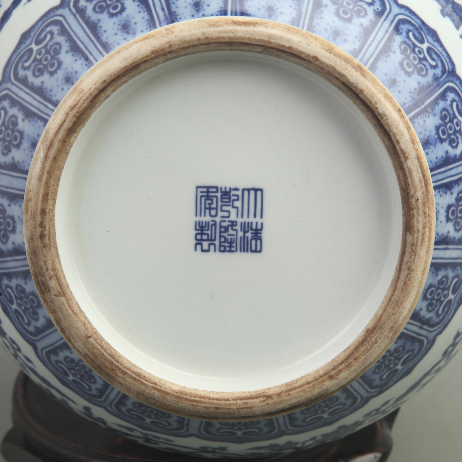 BLUE AND WHITE FLOWER PATTERN PORCELAIN VASE - 5