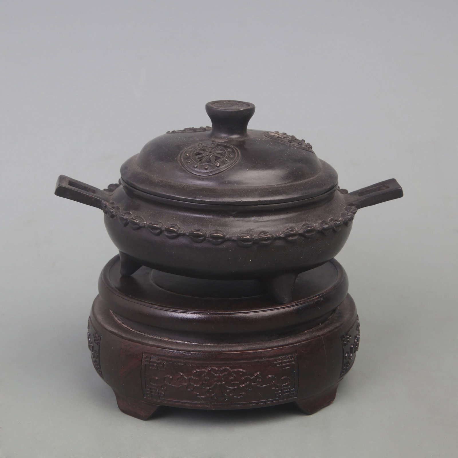 A BRONZE FU SHAN-STYLE INCENSE DIFFUSER WITH BAGUA PATTERNS: Qing Dynasty, Width: 5.8 inch; High: 2.8 inch. Wooden base for picture and display only.