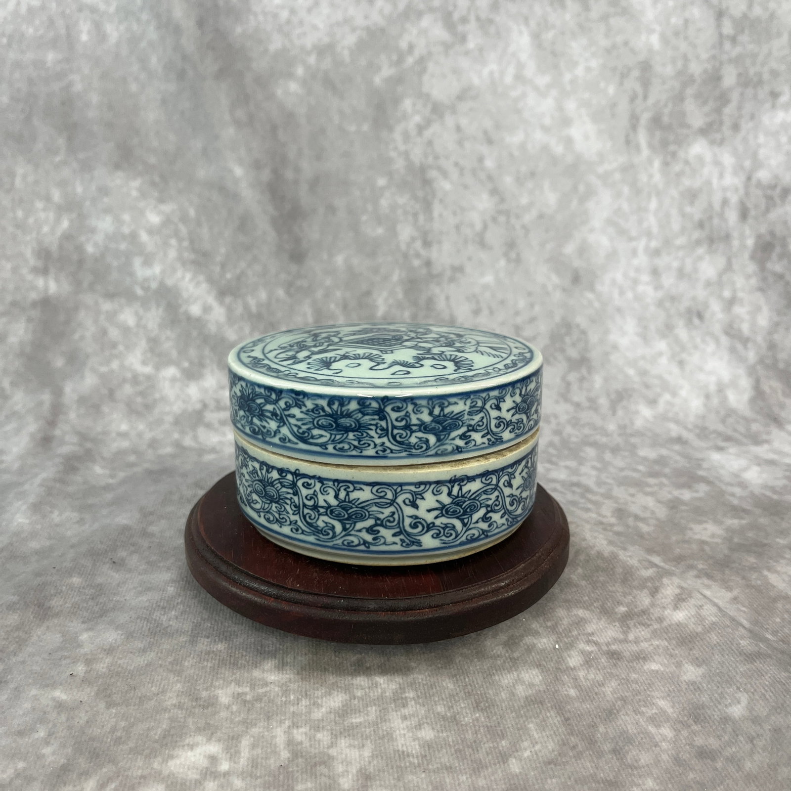 CHINESE BLUE AND WHITE PORCELAIN SCHOLAR'S INK BOX (1 of 4)