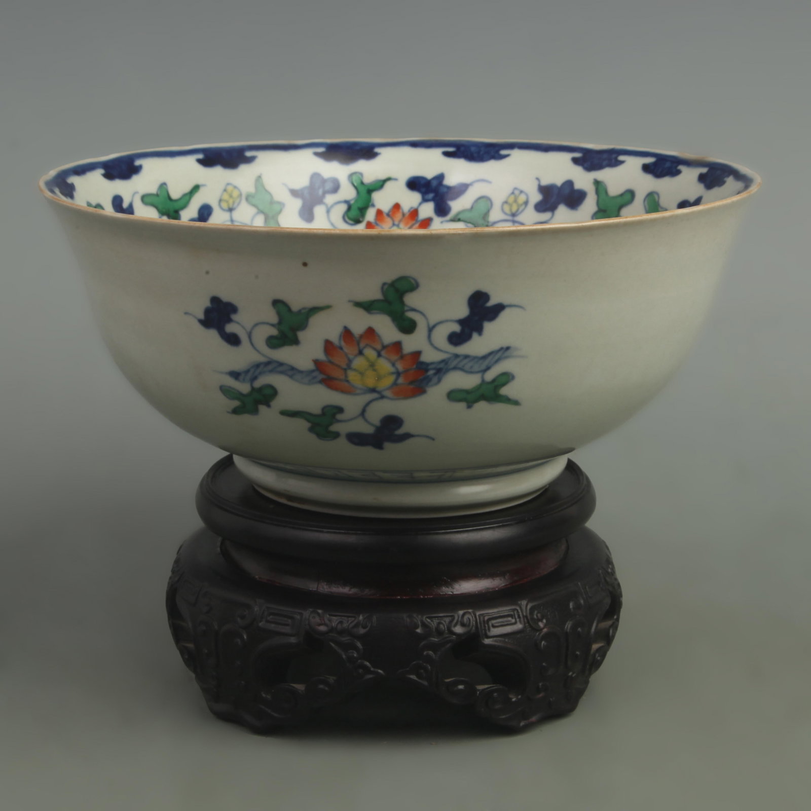 DOU CAI DRAGON PATTERN FLORAL PORCELAIN BOWL: Ming Dynasty Style Wan Li Period; High: 3.5 inch; Diameter: 8.5 inch; Wooden base for picture and display only.