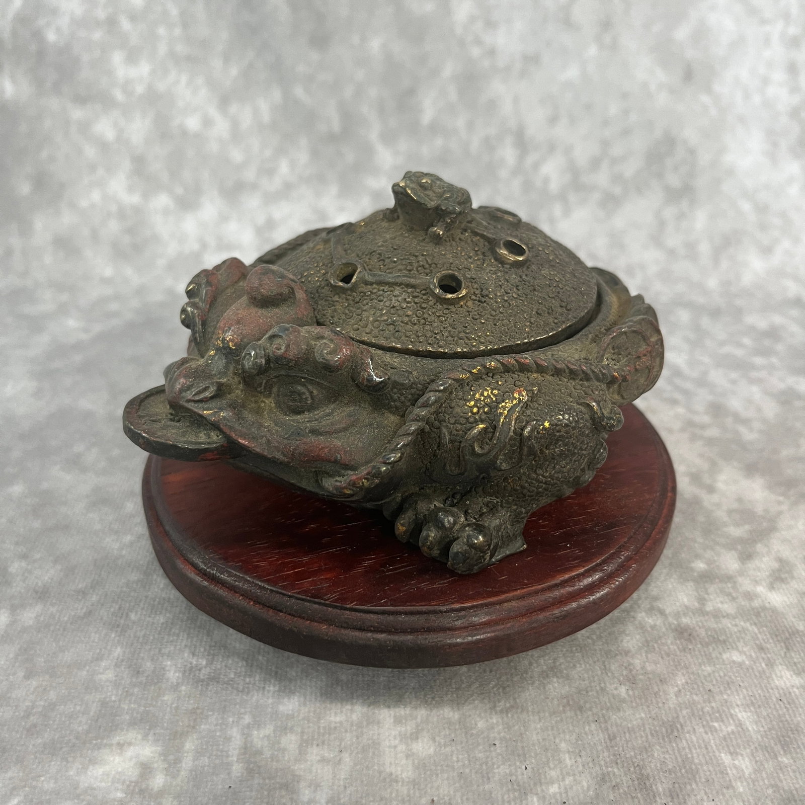 BRONZE "THREE-LEGGED MONEY TOAD" INCENSE BURNER: Qing Dynasty; Long: 5.2 inch; Width: 4.4 inch; High: 2.7 inch. Wooden base for picture and display only.