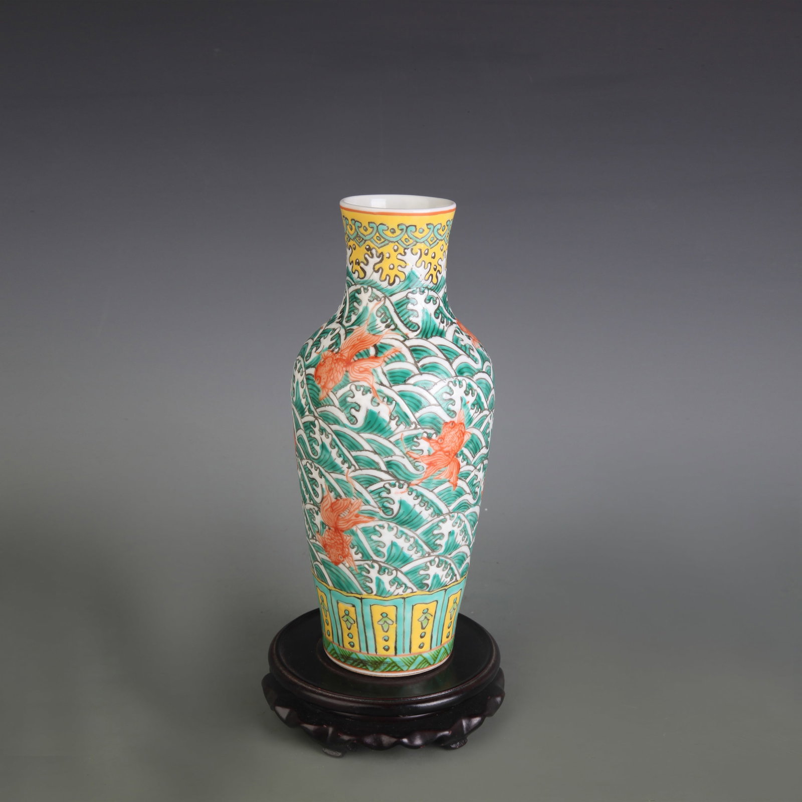 A FAMILLE ROSE VASE WITH FISH AND ALGAE MOTIF (1 of 5)