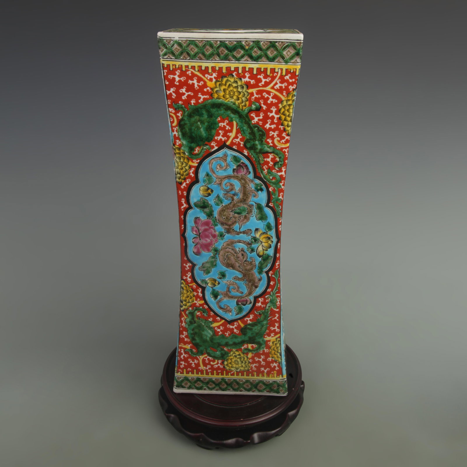 A FINE SAN CAI COLOR FLOWER PATTERN PORCELAIN PILLOW (1 of 5)