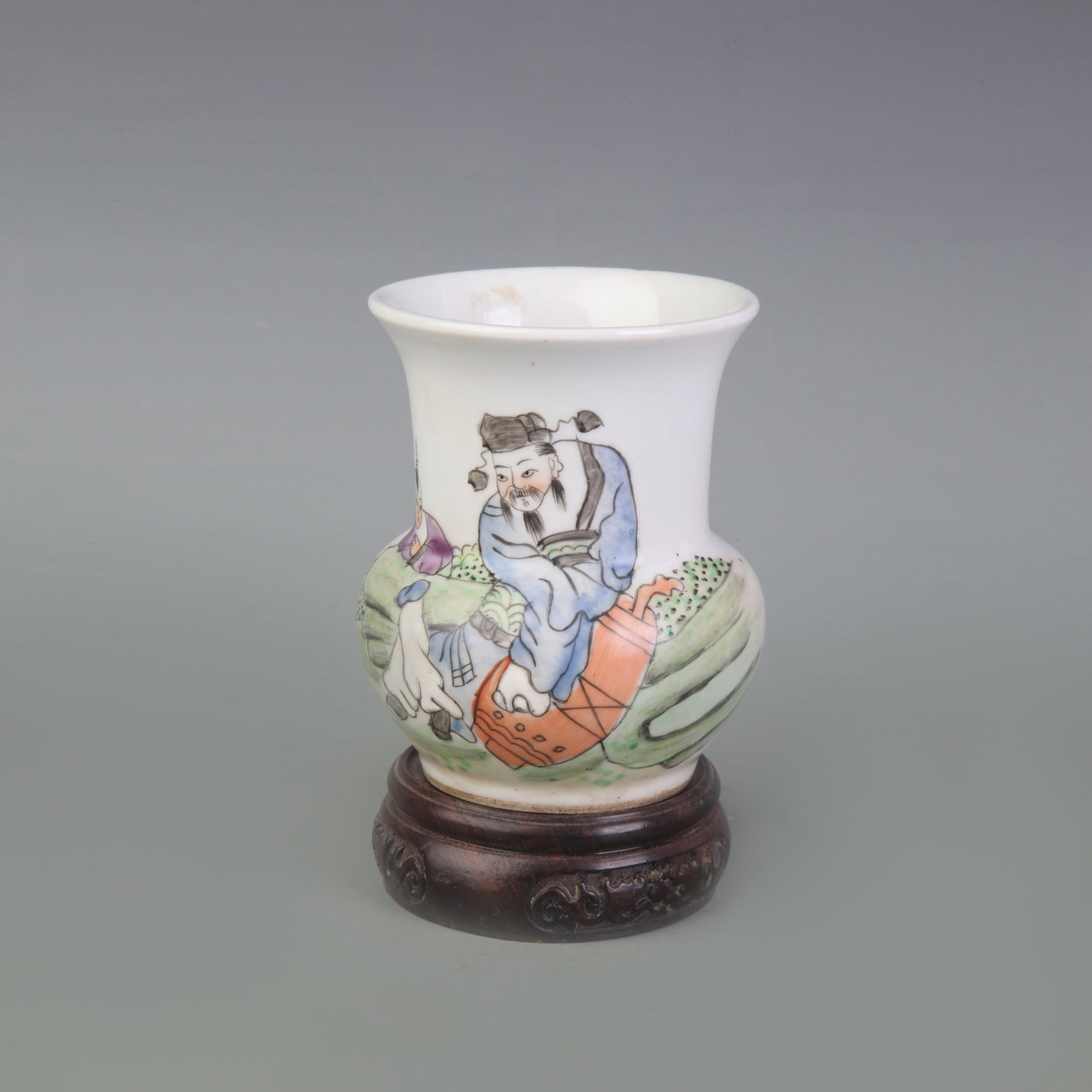 A FAMILLE ROSE WASTE WATER VESSEL WITH FIGURAL MOTIF (1 of 5)