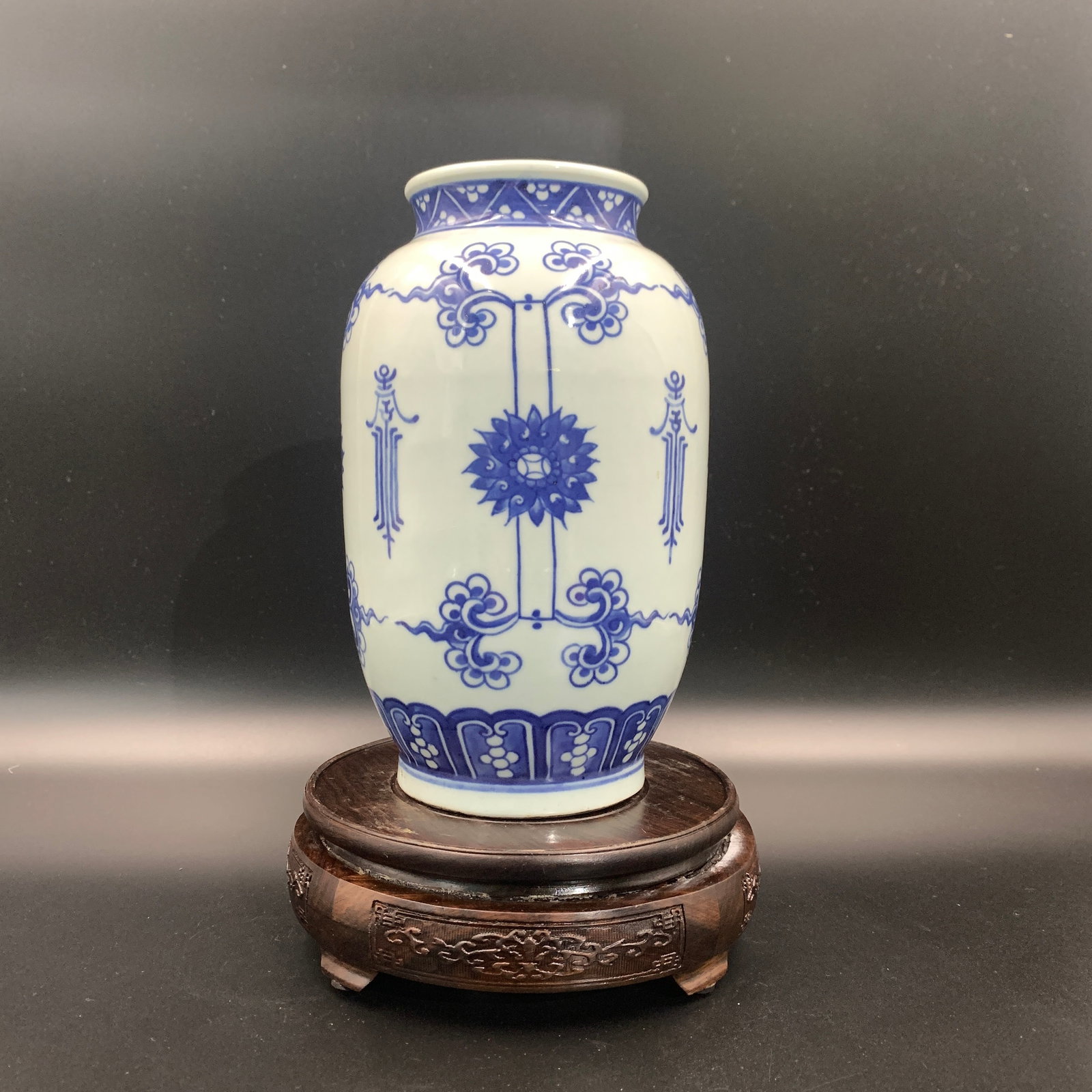 BLUE AND WHITE SCROLLING "RUYI" CLOUDS PATTERN PORCELAIN JAR - 2