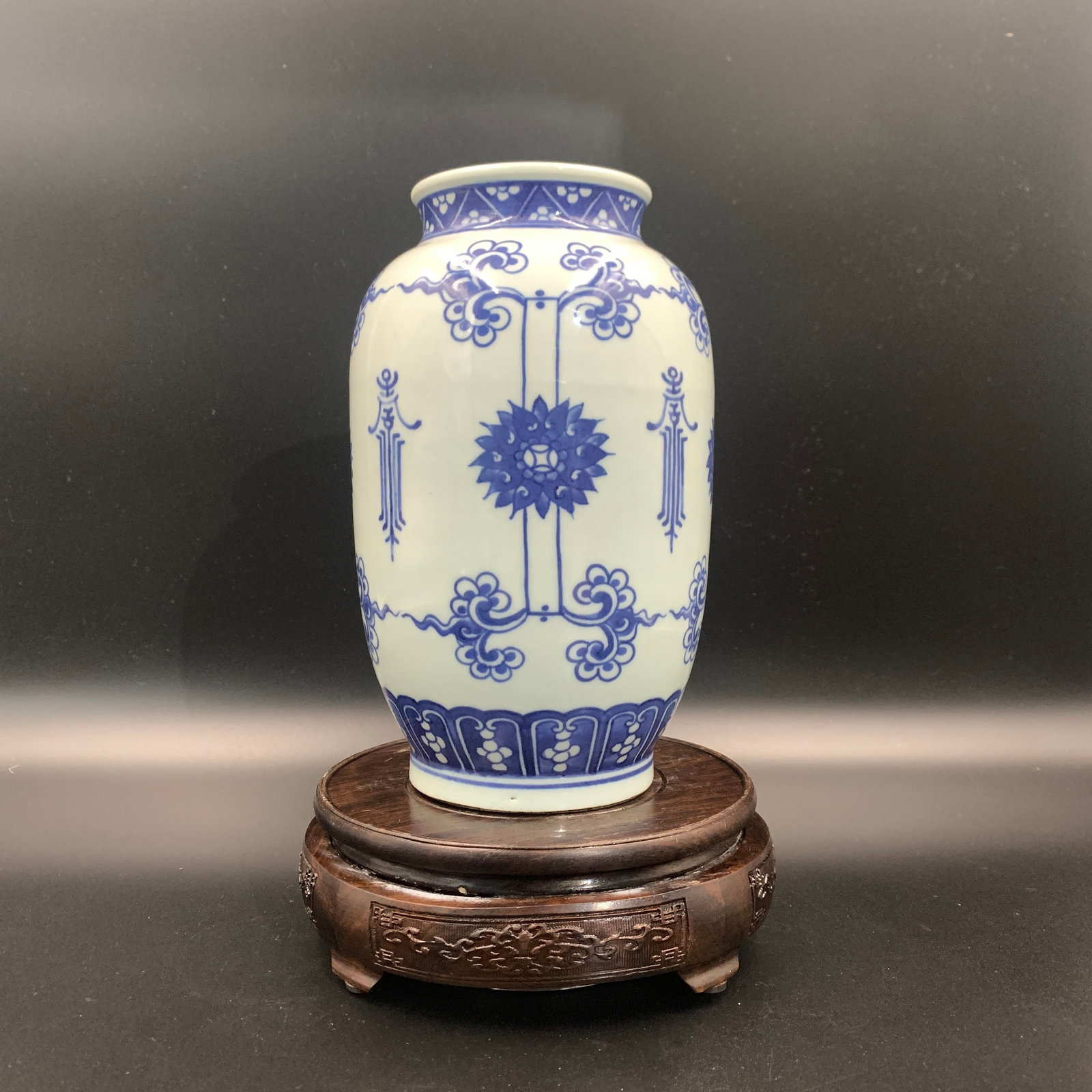 BLUE AND WHITE SCROLLING "RUYI" CLOUDS PATTERN PORCELAIN JAR - 3
