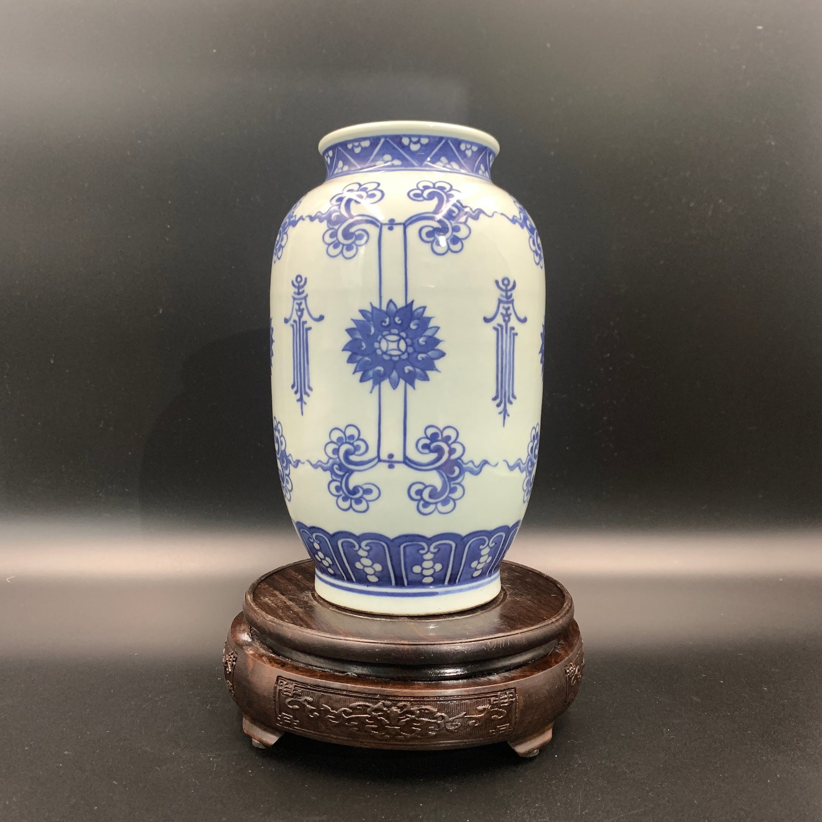 BLUE AND WHITE SCROLLING "RUYI" CLOUDS PATTERN PORCELAIN JAR - 4