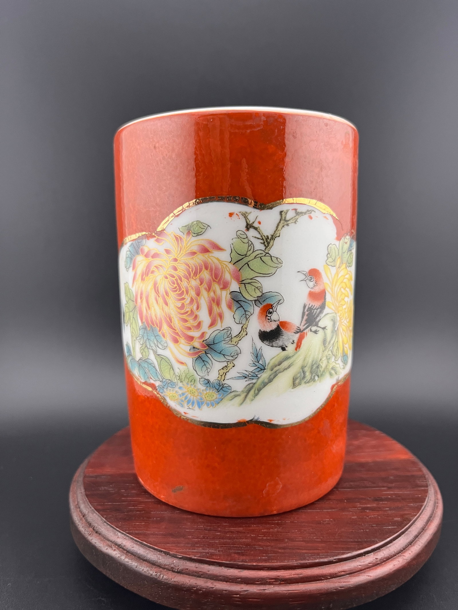 FAMILLE ROSE ENAMEL COLOR PORCELAIN BRUSH POT (1 of 7)