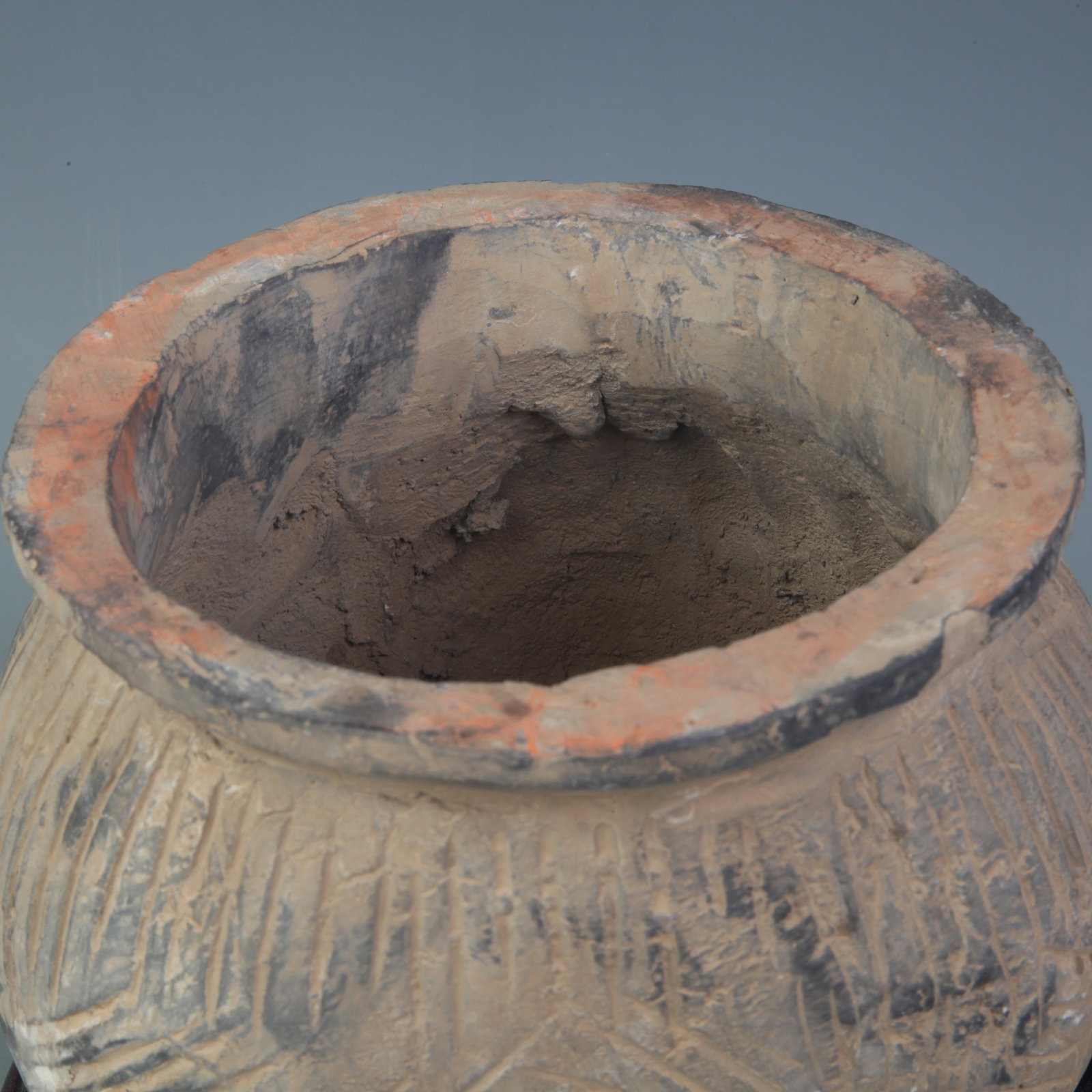 A FINE OLD POTTERY MADE VASE - 2