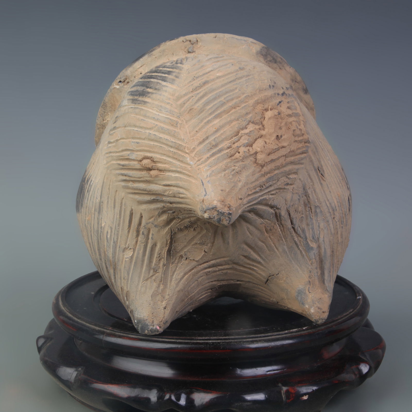 A FINE OLD POTTERY MADE VASE - 5