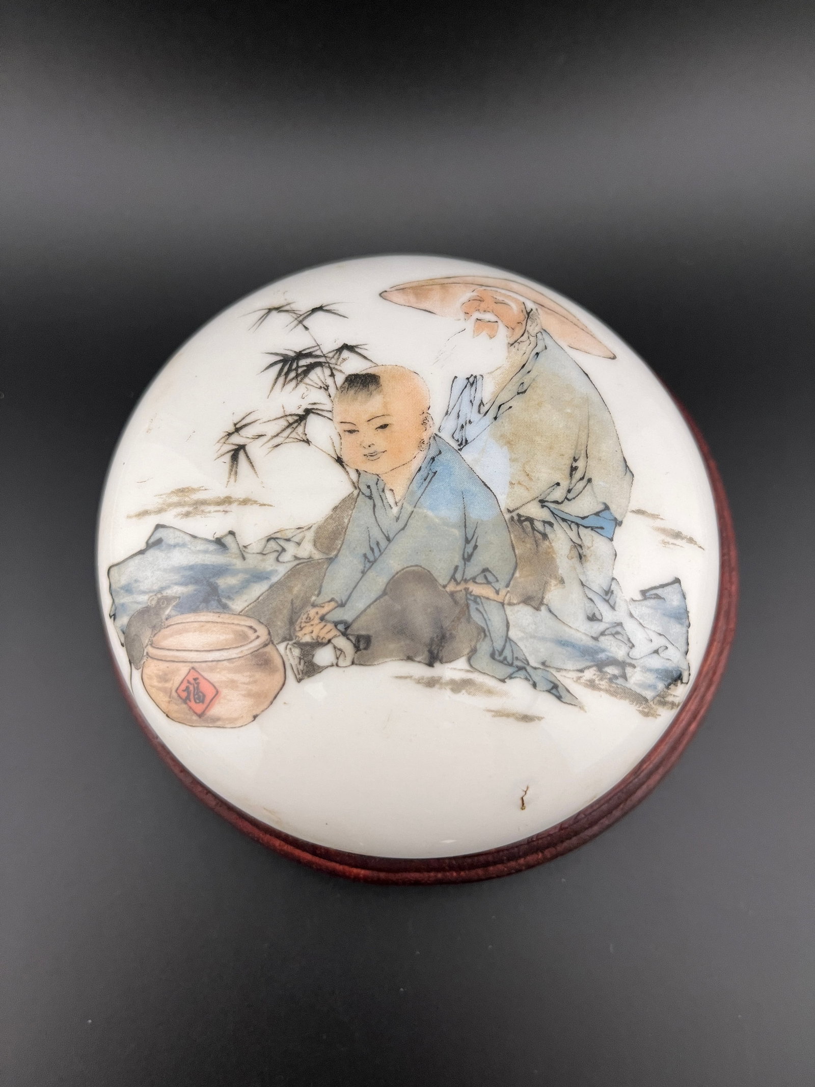 A FINE PORCELAIN SCHOLAR'S ITEM SEAL PASTE BOX (1 of 5)