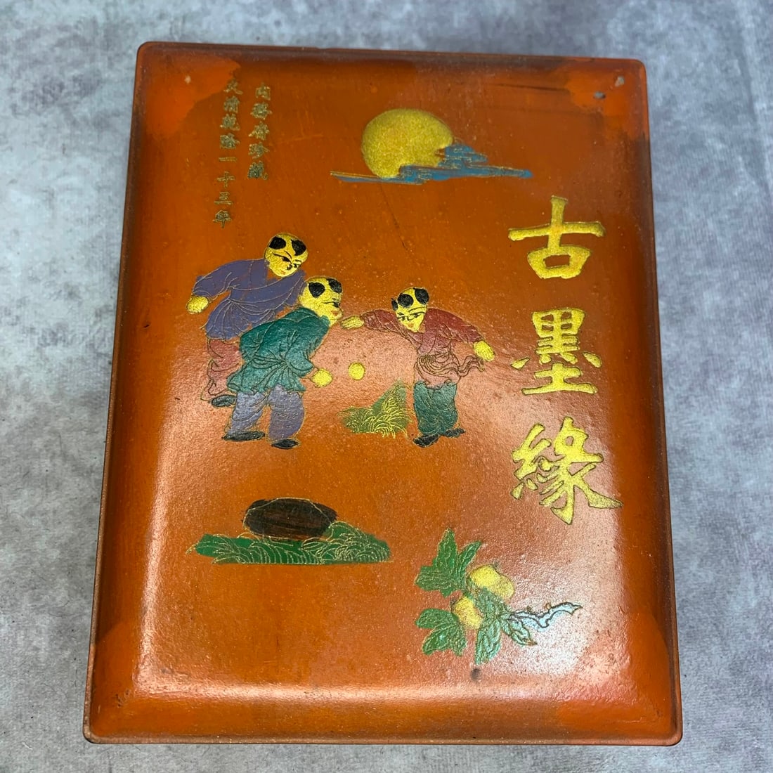 A FINE STONE INK WITH WOOD CASE: Modern; High: 2.0 inch; Width: 6.2 inch; Long: 7.1 inch; Wooden base for picture and display only.