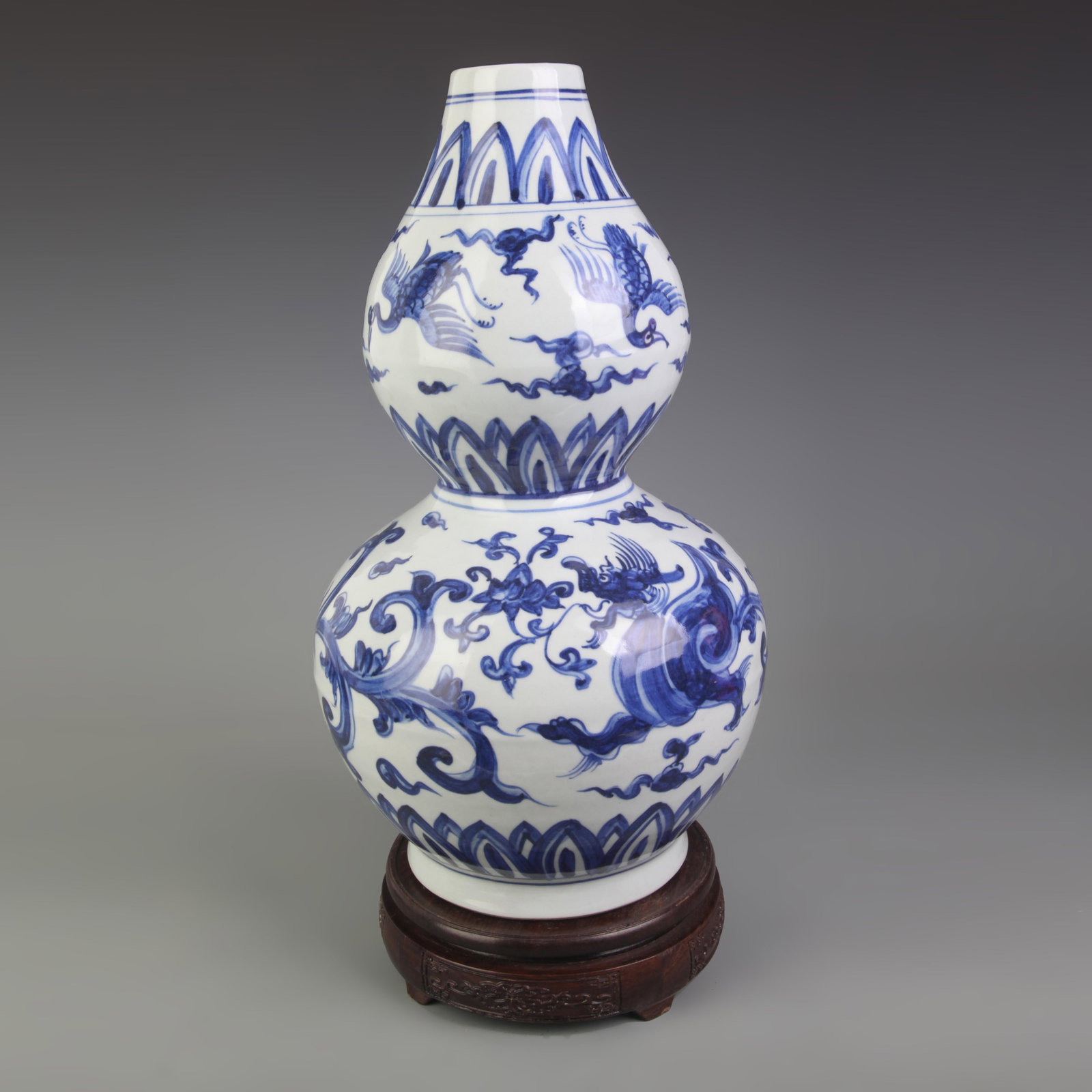 A FINE BLUE AND WHITE CRANE PATTERN CALABASH BOTTLE: Ming Dynasty Style; High: 14.2 inch; Diameter: 7.5 inch. Wooden base for picture and display only.