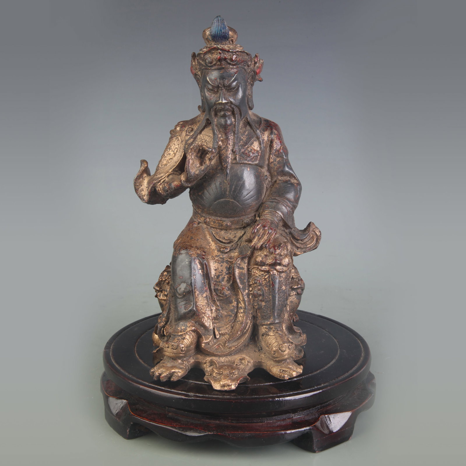 A FINE BRONZE FIGURE OF STATUE OF A GUAN YU EMPEROR: Qing Dynasty; Width: 5.3 inch; High: 7.5 inch; Wooden base for picture and display only.