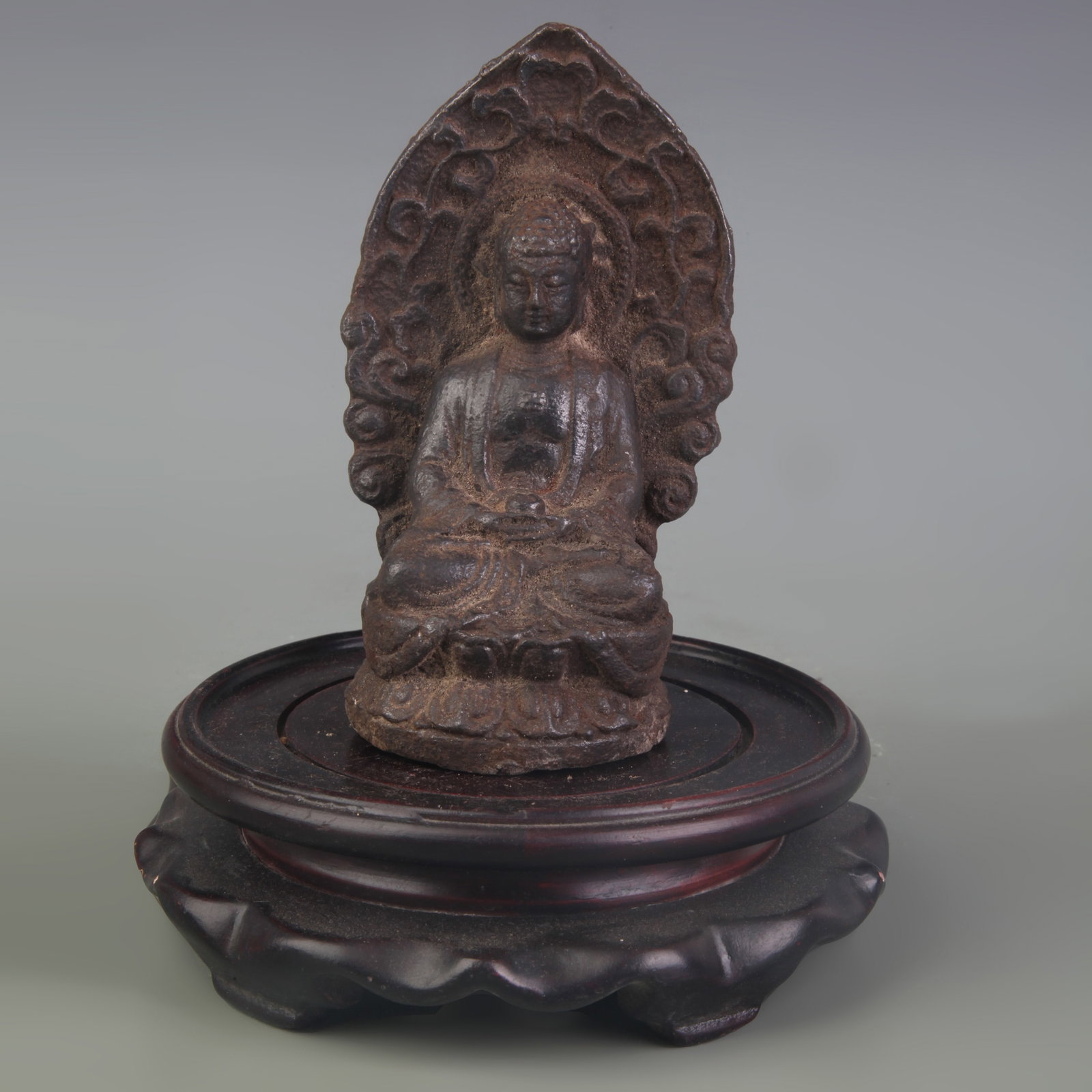 A FINE CAST IRON SHAKYAMUNI BUDDHA STATUE: Qing Dynasty; High: 4.7 inch. Wooden base for picture and display only.