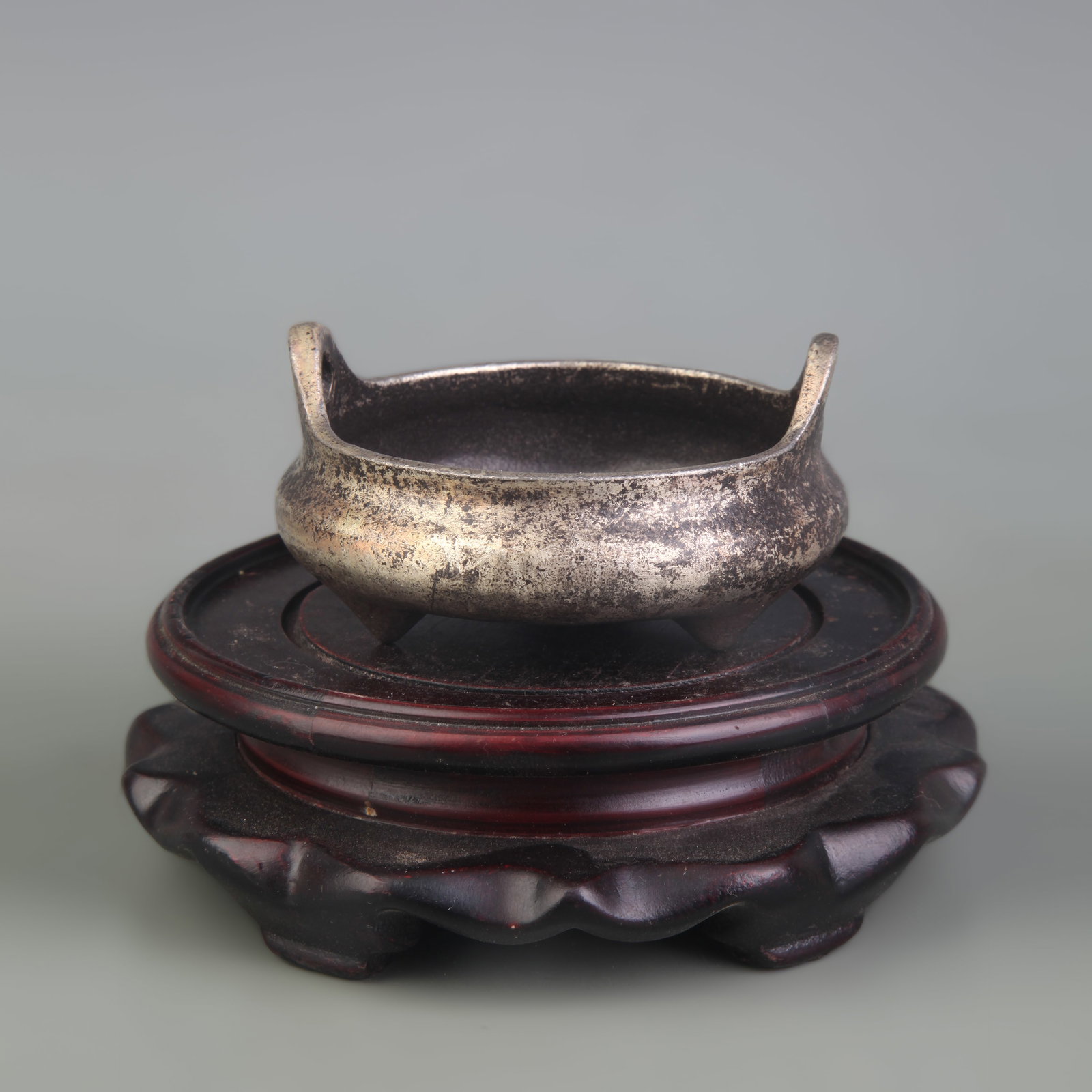 WHITE BRONZE EAR HANDLE THREE-FOOT INCENSE BURNER: 20th Century; Width: 3.1 inch; High: 1.7 inch; Wooden base for picture and display only.