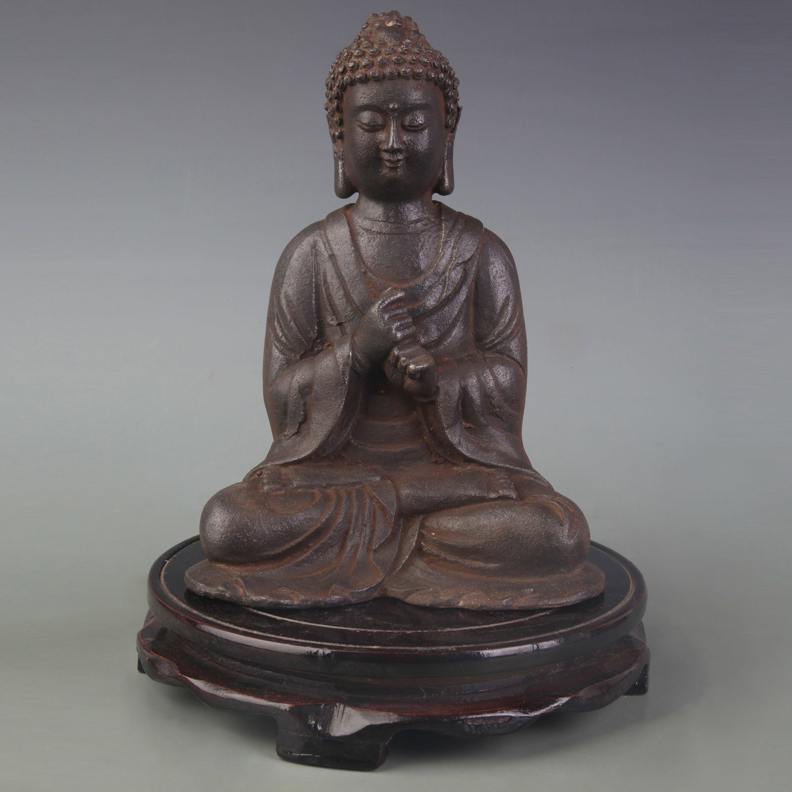 A FINE CAST-IRON SHAKYAMUNI BUDDHA STATUE (1 of 5)