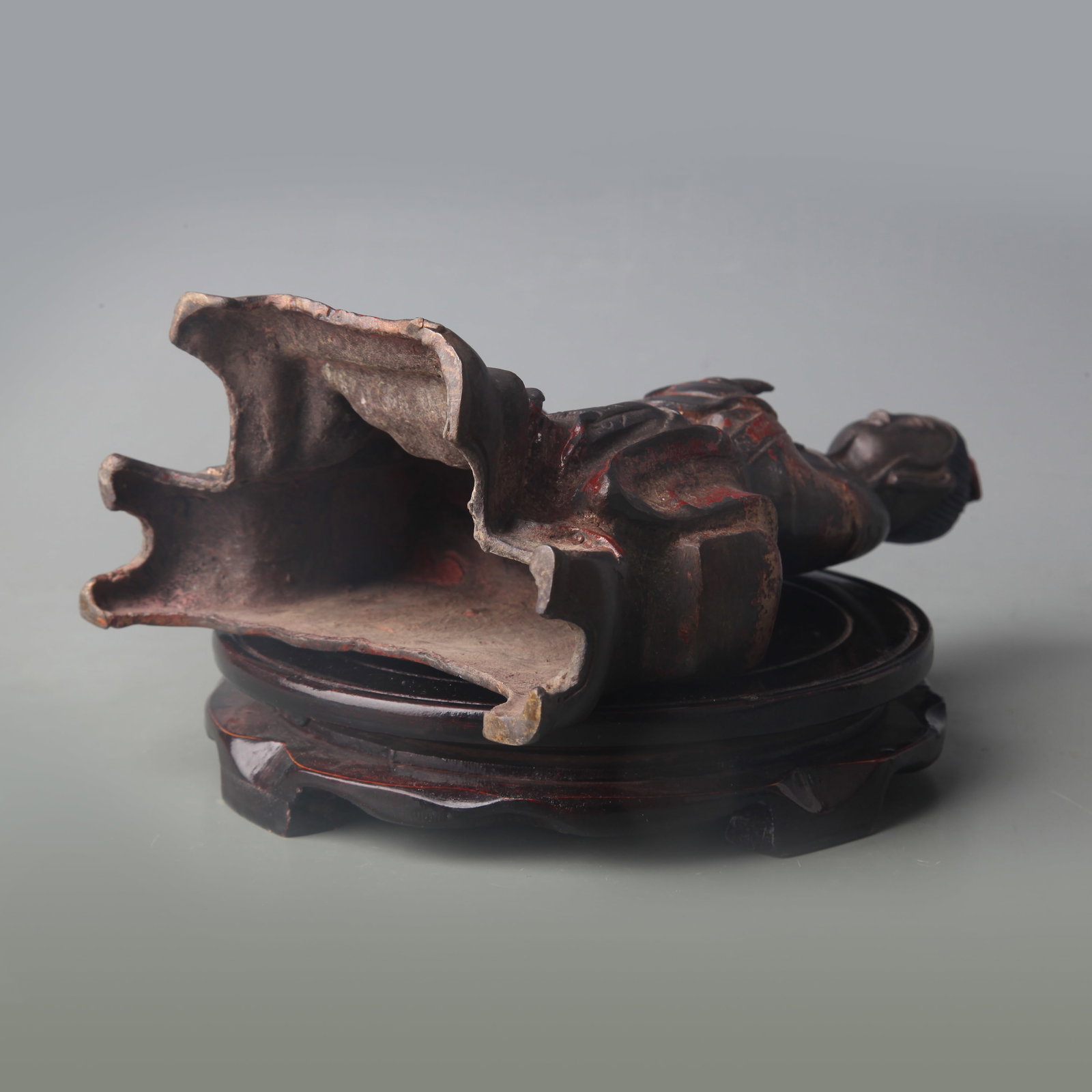 A FINE BRONZE OFFICIAL FIGURE - 5