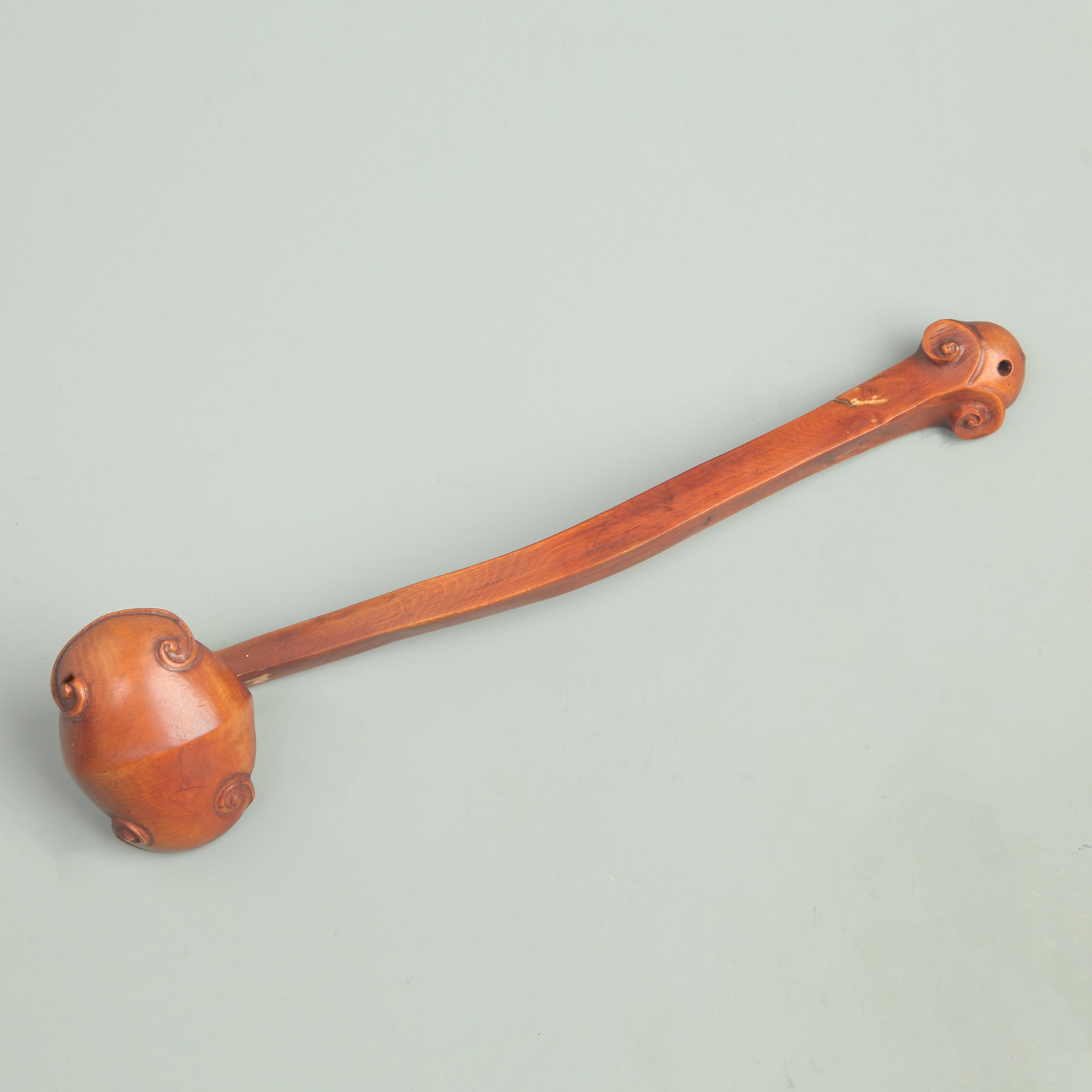 A BOXWOOD CARVING OF RUYI (1 of 4)