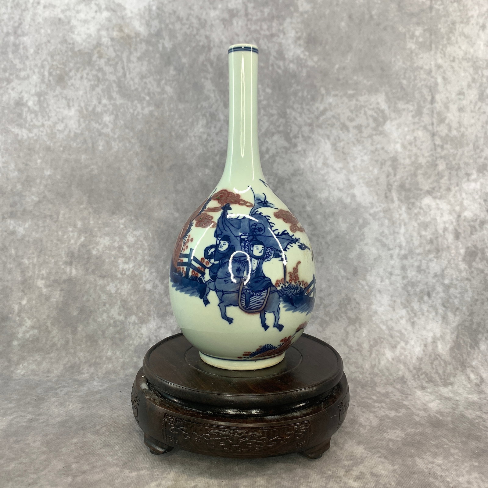 BLUE AND WHITE UNDERGLAZED RED CHARACTER PATTERN PORCELAIN BOTTLE (1 of 5)