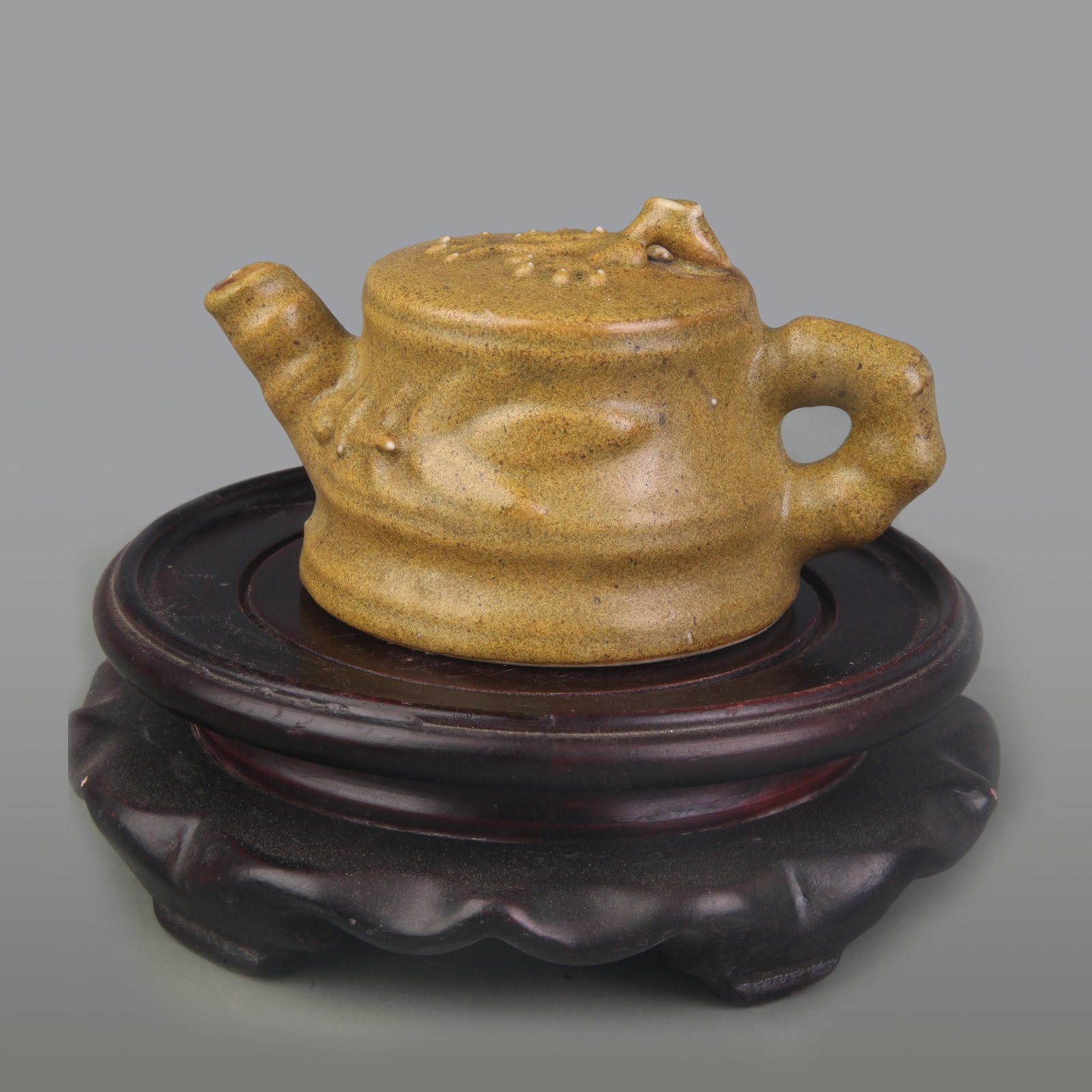 A SCHOLAR’S OBJECT PORCELAIN BRUSH WASHER (1 of 5)