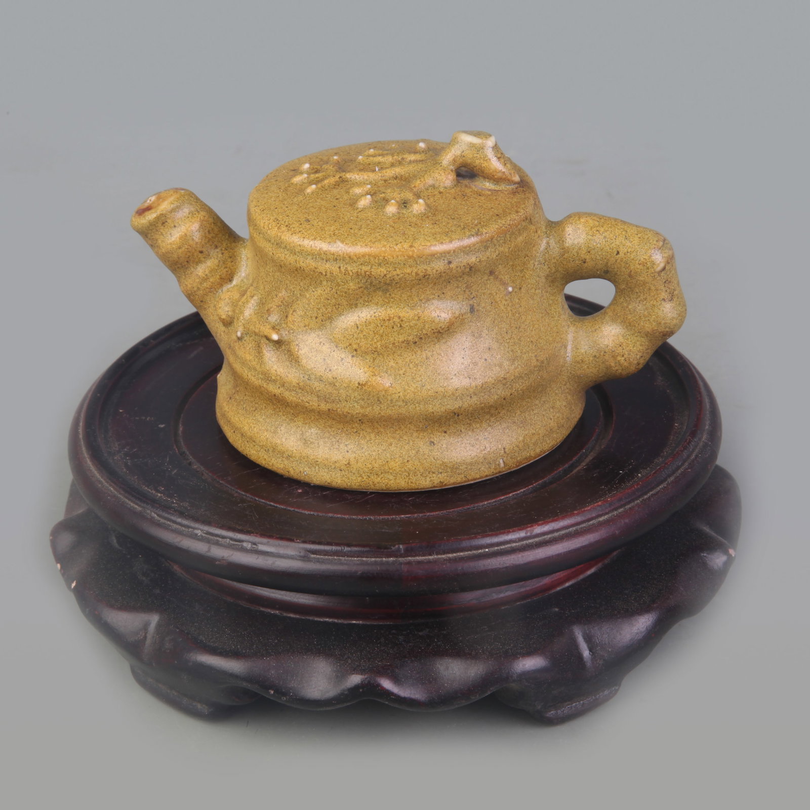 A SCHOLAR’S OBJECT PORCELAIN BRUSH WASHER - 2
