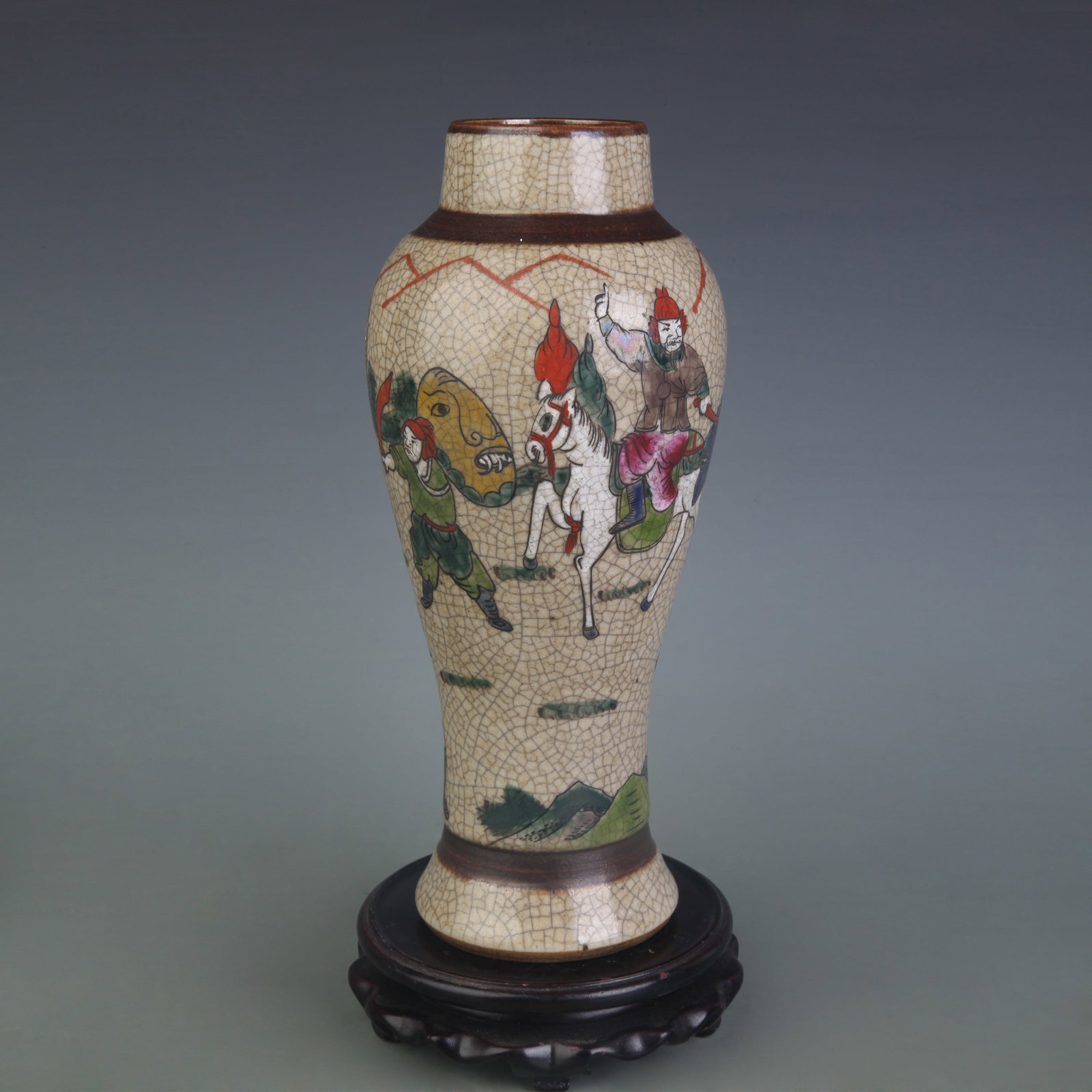 A WUCAI PORCELAIN VASE WITH FIGURAL DECORATION (1 of 5)