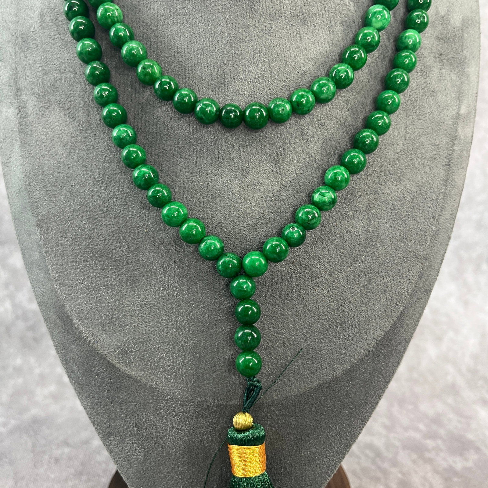 A FINE JADE MADE NECKLACE - 2