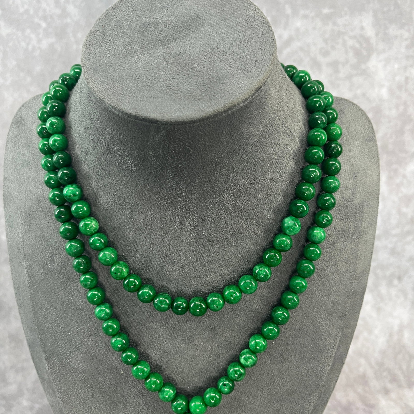 A FINE JADE MADE NECKLACE - 3