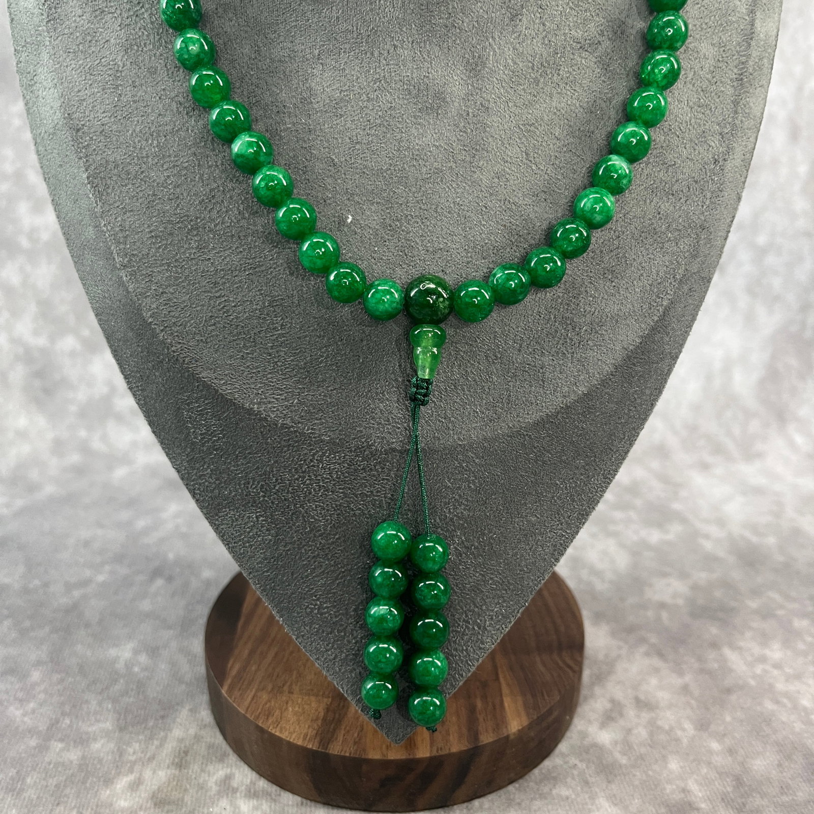 A FINE JADE MADE NECKLACE - 2