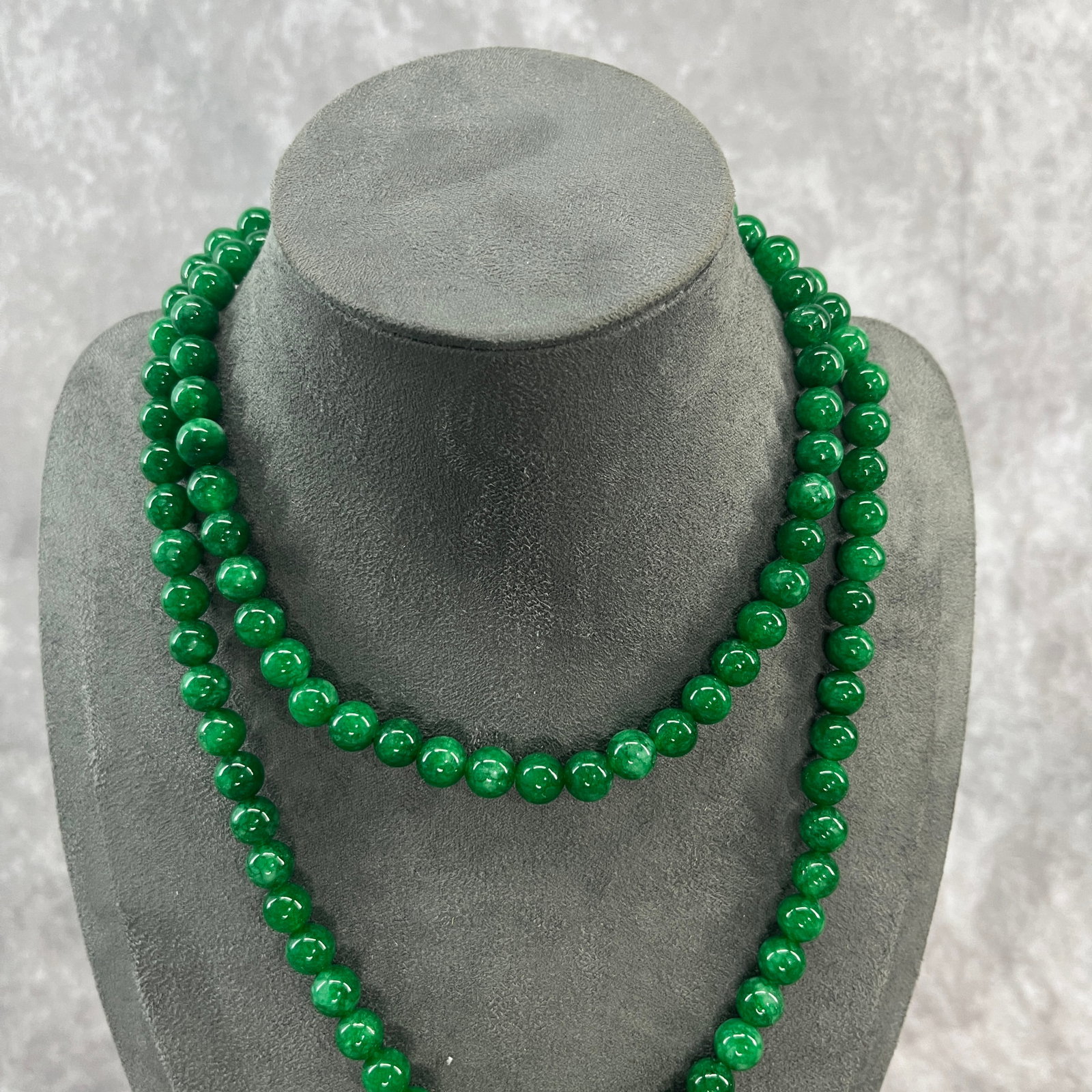 A FINE JADE MADE NECKLACE - 3