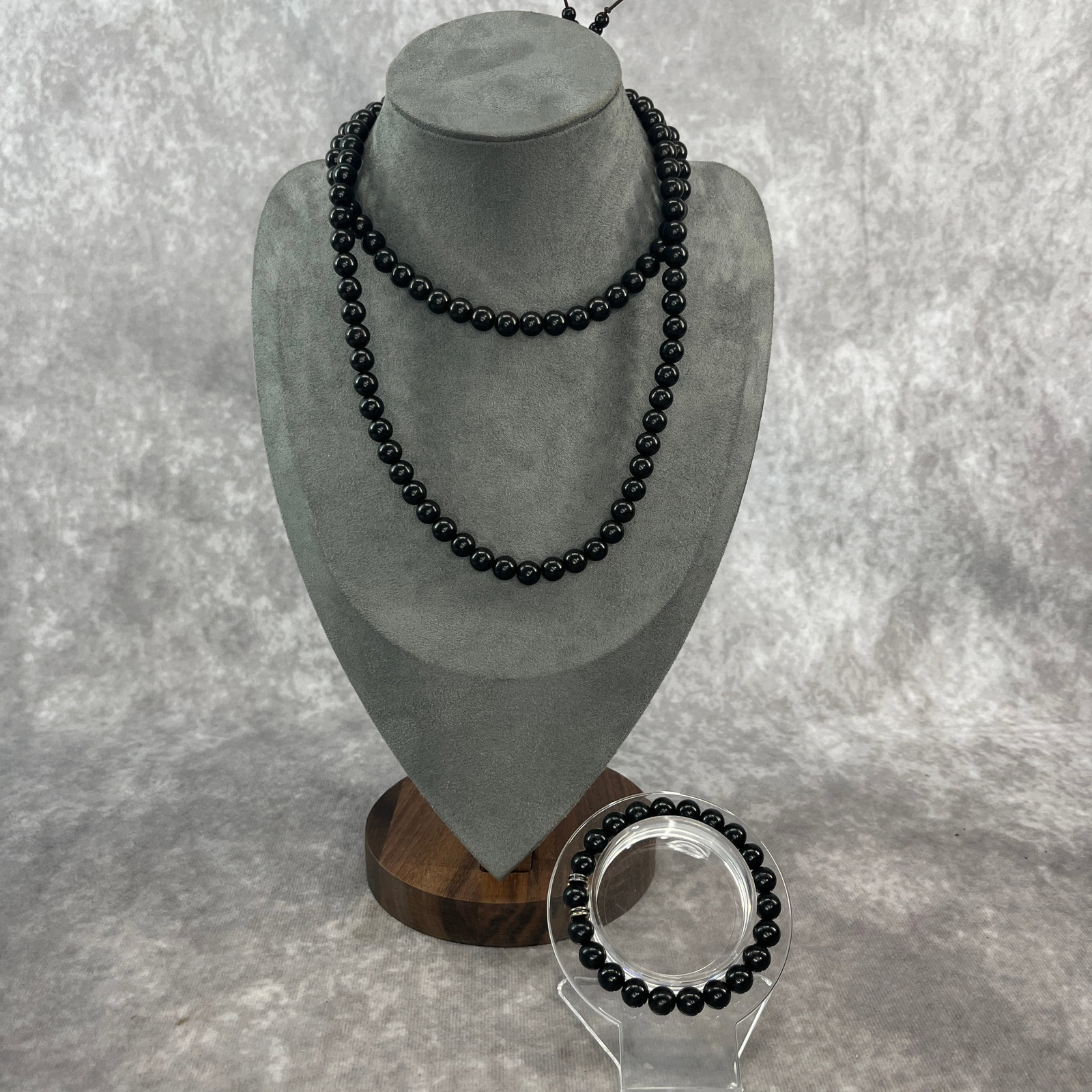 A FINE BLACK OBSIDIAN MADE NECKLACE AND BRACELET (1 of 3)