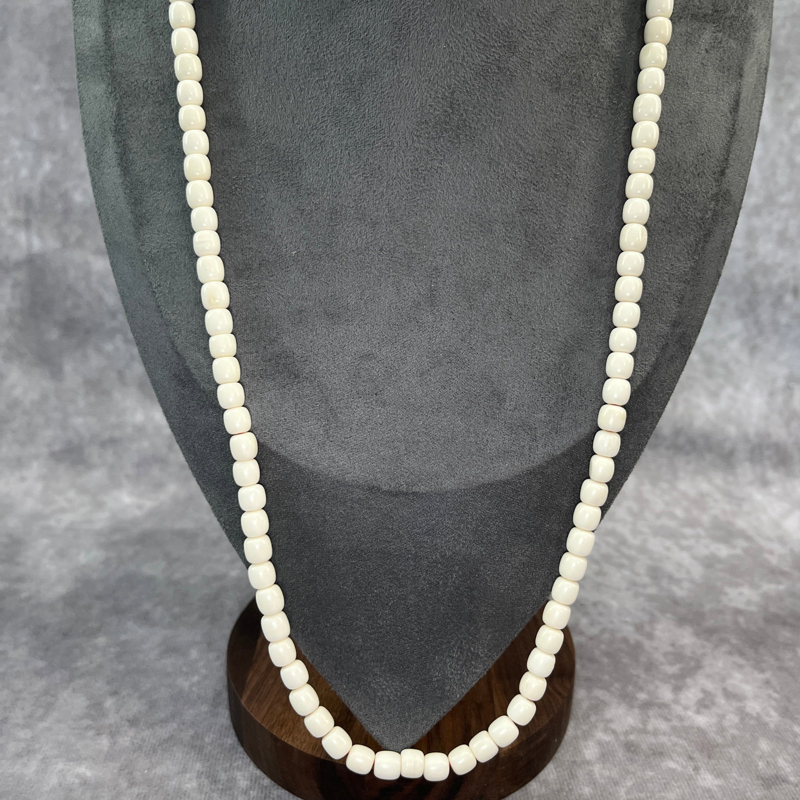 A FINE OX BONE MADE NECKLACE - 2