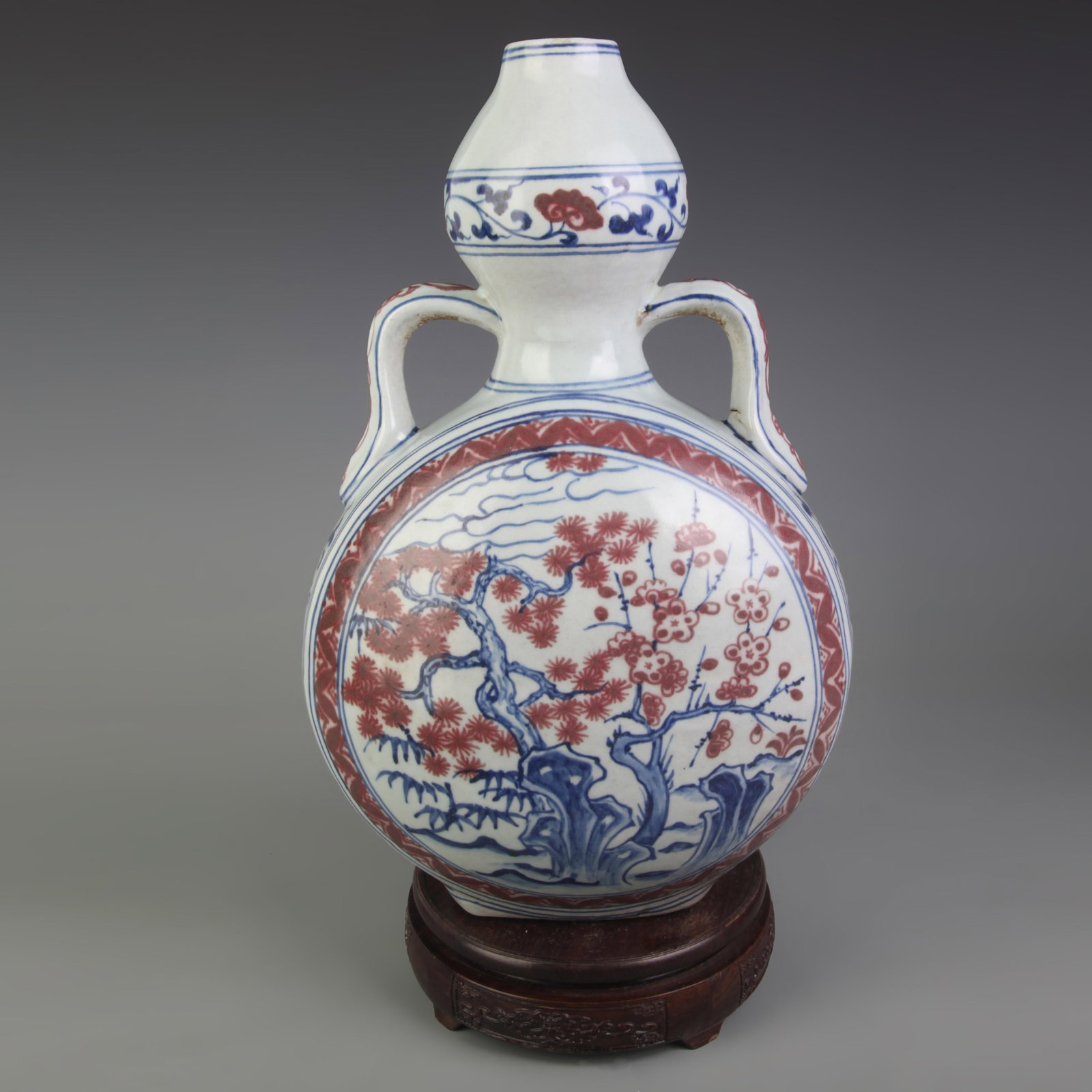 BLUE AND WHITE, YOU LI HONG GLAZED FLOWER PATTERN PORCELAIN BOTTLE: Ming Dynasty Style; High:14.2 inch; Diameter: 8.5 inch; Wooden base for picture and display only.