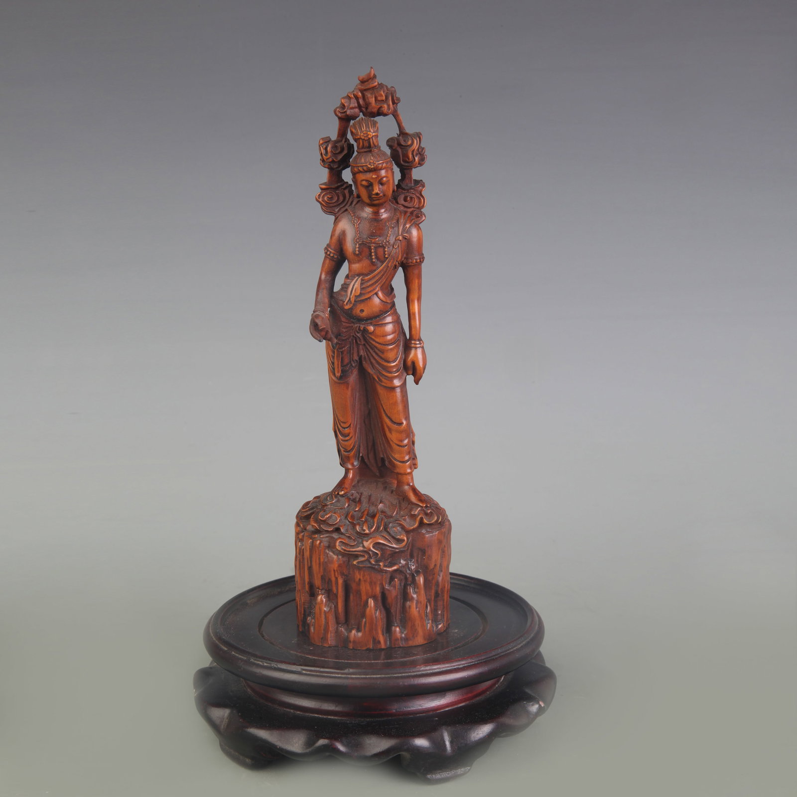 A FINE WOOD CARVING GUANYIN STATUE: Modern; High: 7.7 inch; Wooden base for picture and display only.