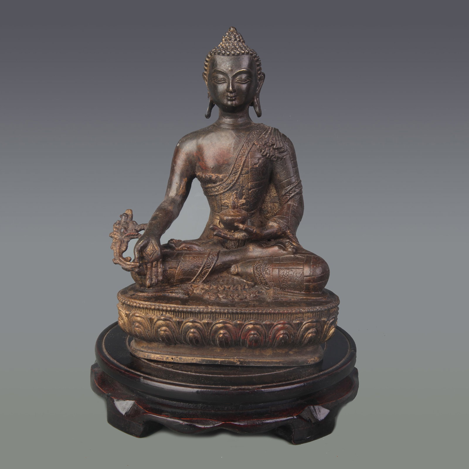 A FINE BRONZE BHAISAJYAGURU (MEDICINE BUDDHA) STATUE: Qing Dynasty; High: 8.0 inch; Wooden base for picture and display only.