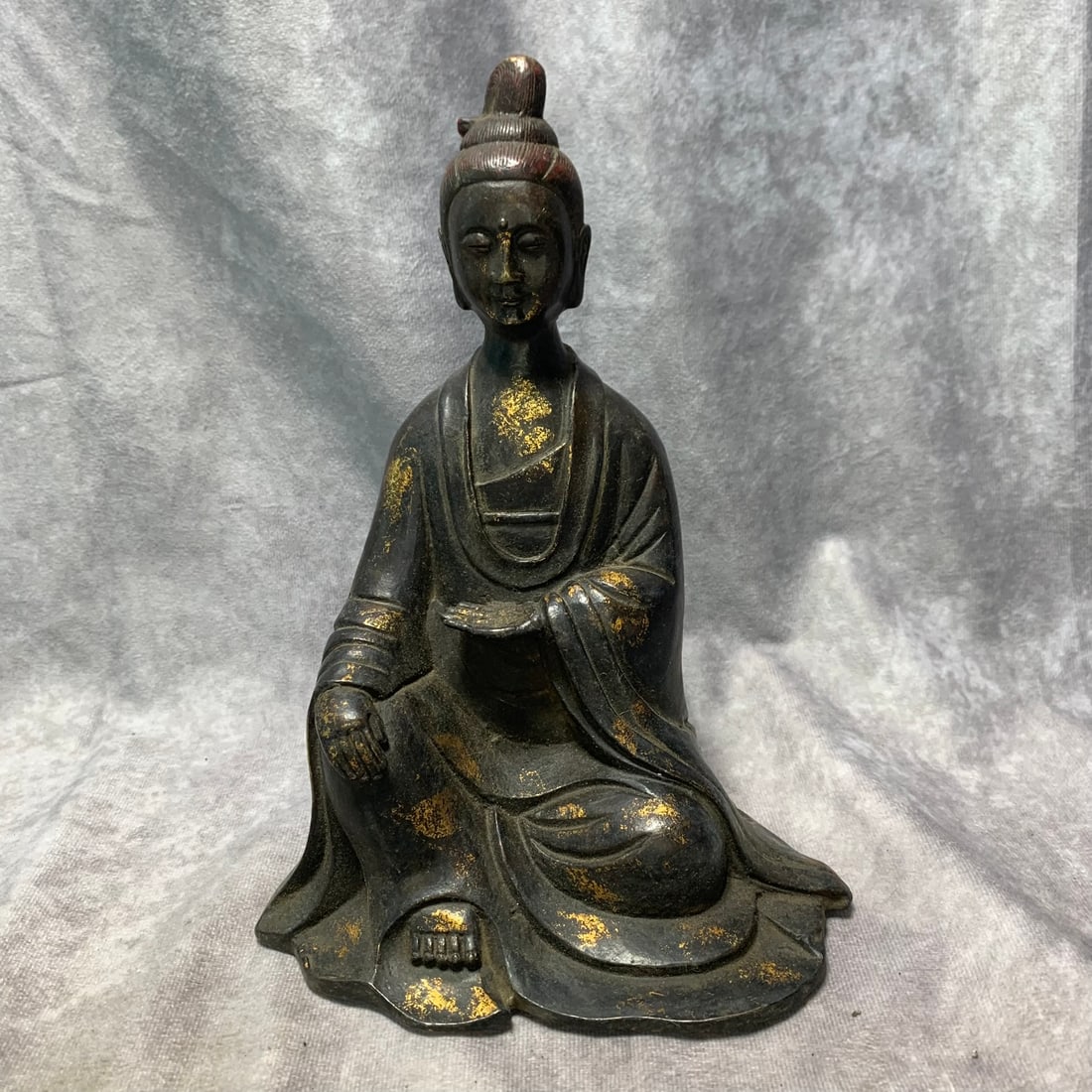 A GILT-BRONZE FIGURE OF GUANYIN, WANLI MARK: Ming Dynasty Style; Long: 6.8 inch; Width: 4.3 inch; High: 8.9 inch. Wooden base for picture and display only.