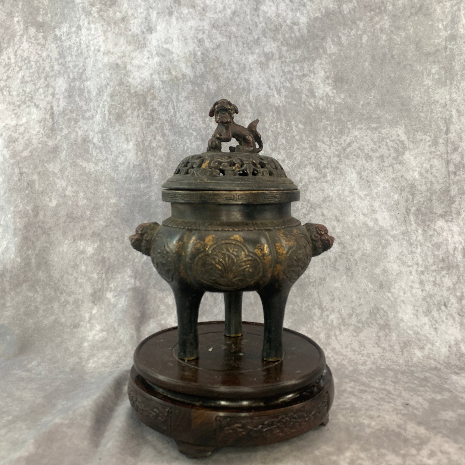 BRONZE TRIPOD INCENSE BURNER WITH FOO DOG FINIAL (1 of 5)