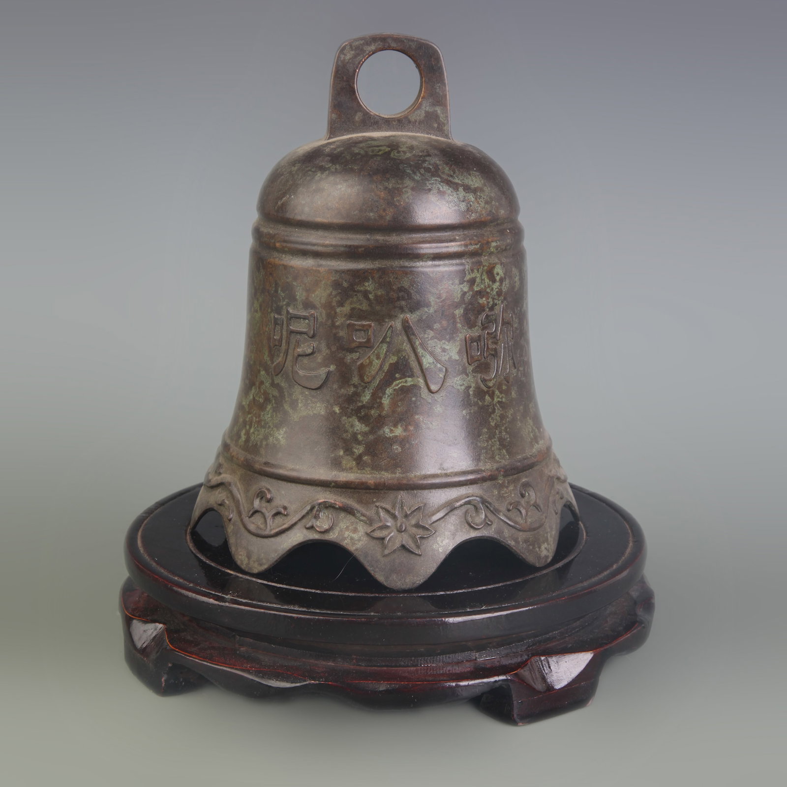 ANTIQUE-STYLE CHINESE BRONZE TEMPLE BELL (1 of 5)