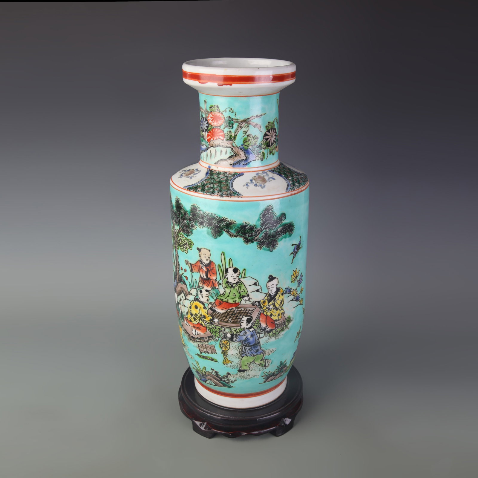 FAMILLE ROSE GREEN GROUND FIGURE DESIGN CLUB PORCELAIN VASE (1 of 5)
