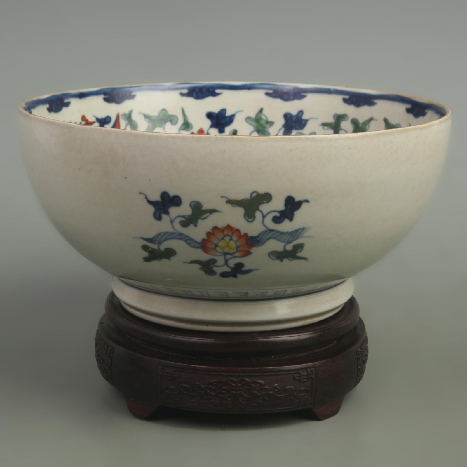 DOUCAI PHOENIX AND FLORAL PATTERN PORCELAIN BOWL: Ming Dynasty Style Wan Li Period; High: 4 inch; Diameter: 8.3 inch; Wooden base for picture and display only.