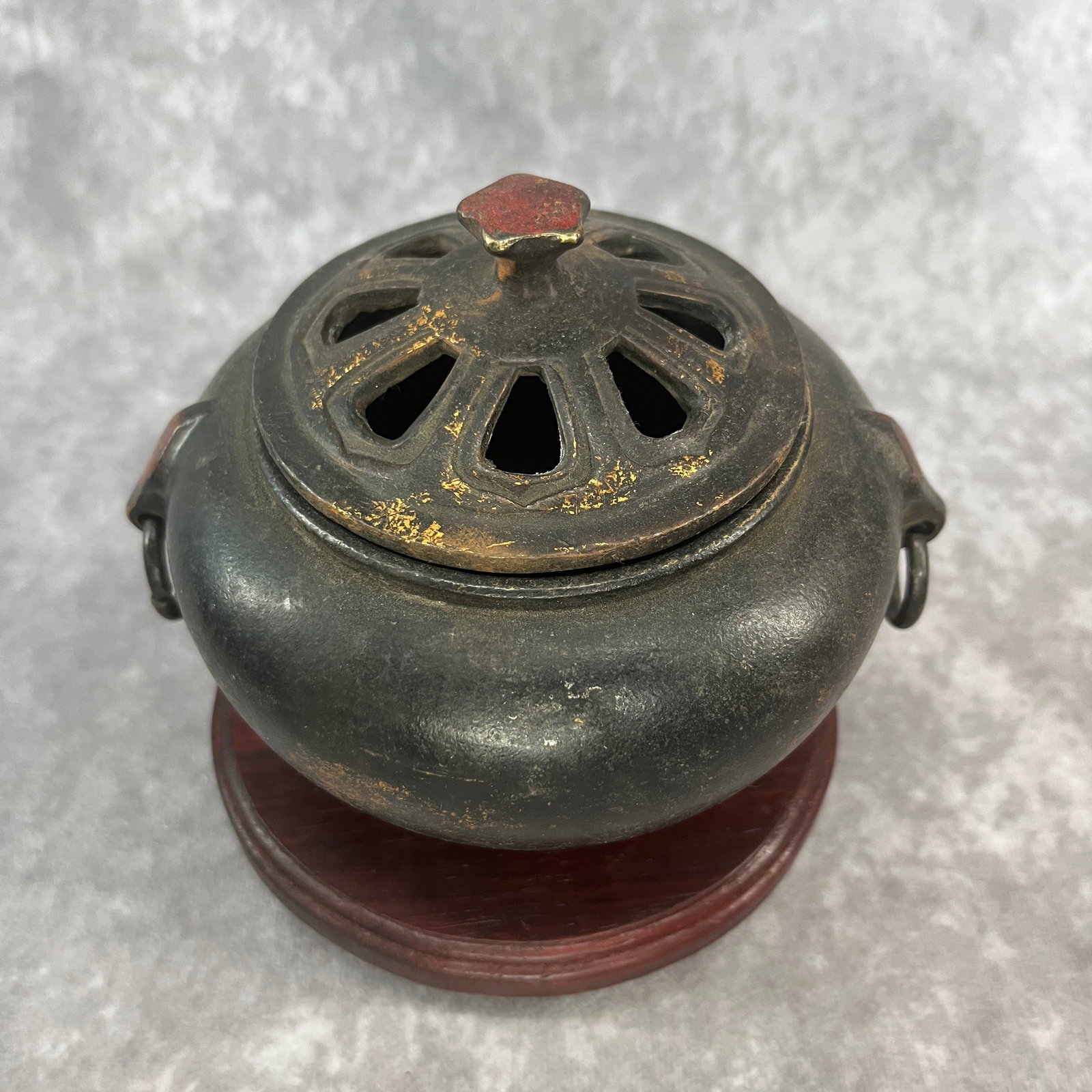 A FINE DOUBLE EAR ROUND INCENSE BURNER - 2